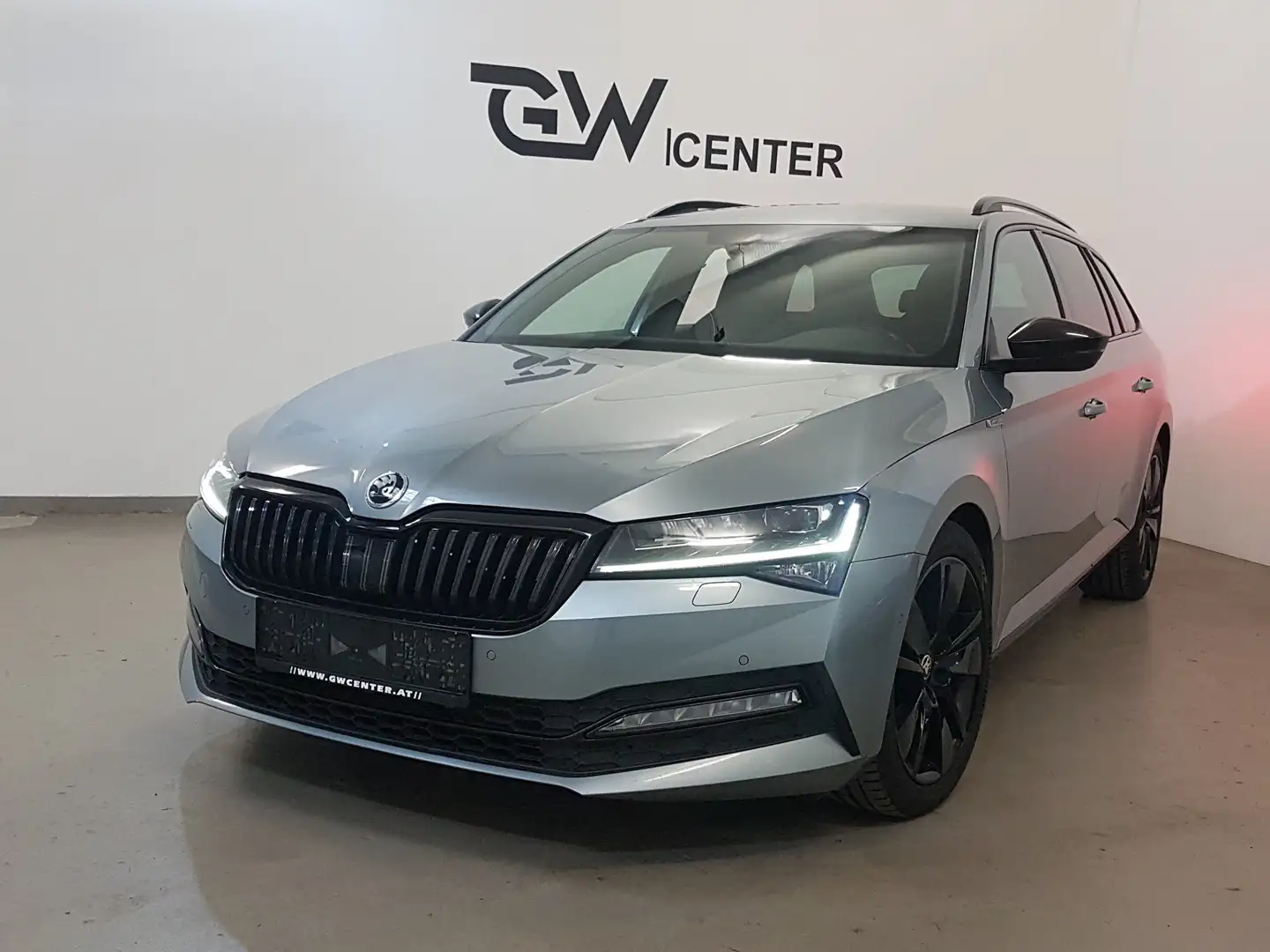 Skoda Superb Combi 2,0 TDI DSG Sportline Virtual ACC Matrix Grau - 1