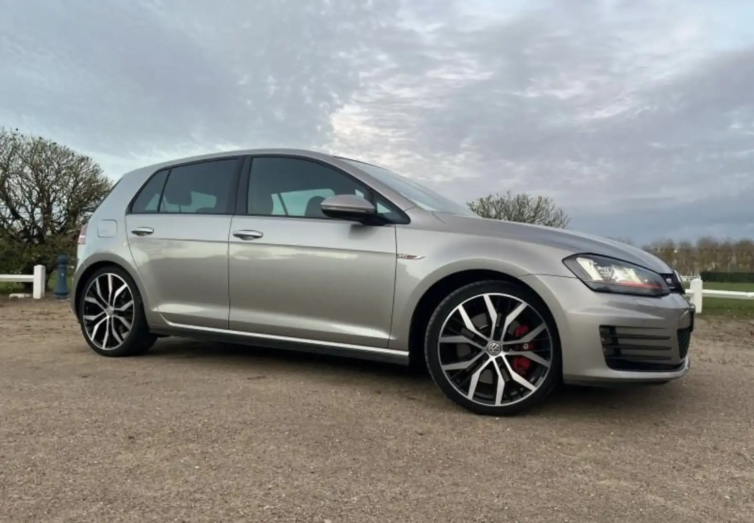 Volkswagen Golf GTI 2.0 TSI 230 BlueMotion Technology DSG6 Performance - 2