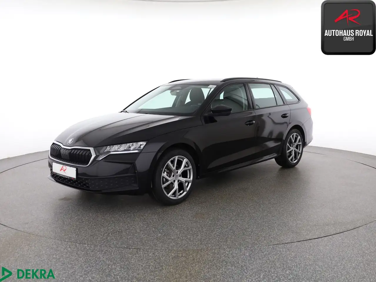 Skoda Octavia Combi 1.5 TSI KESSY,TOTWINKEL,CARPLAY — photo 1 of 22