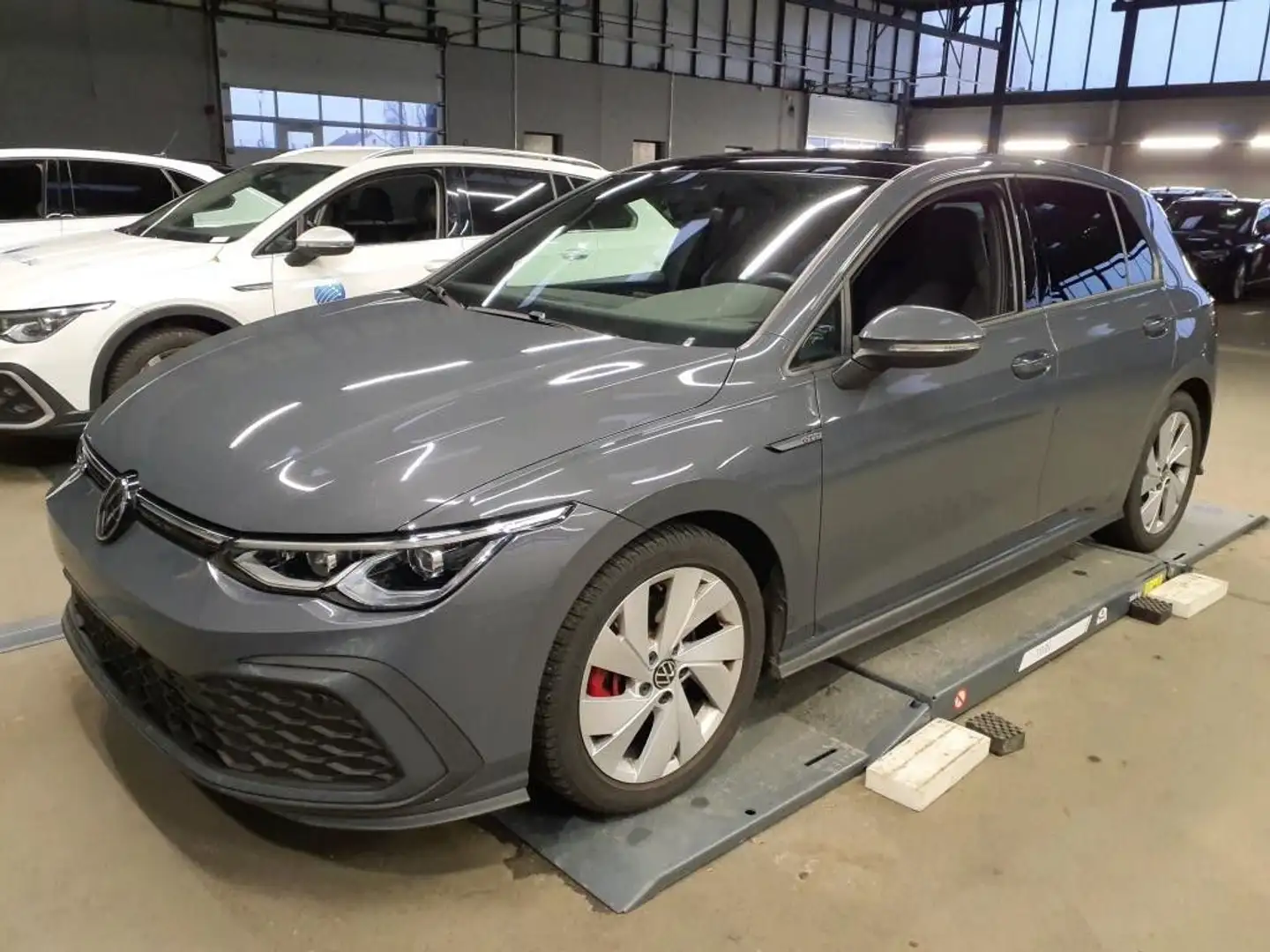 Volkswagen Golf GTD 2,0 TDI SCR  DSG Grau - 2