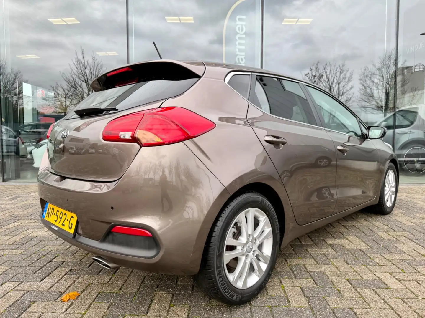 Kia Ceed / cee'd 1.6 GDI automaat Super Pack, dealer onderhouden Bruin - 2