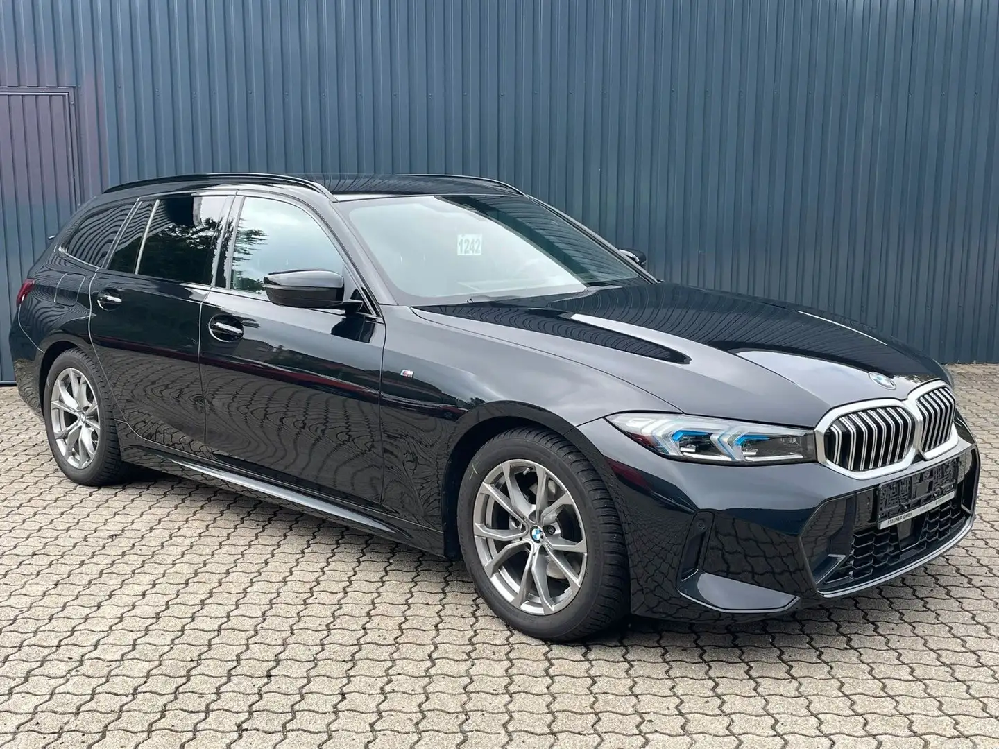BMW 320 D Aut Touring M SPORT /AHK/Kamera/HeadUp/HiFi Schwarz - 2