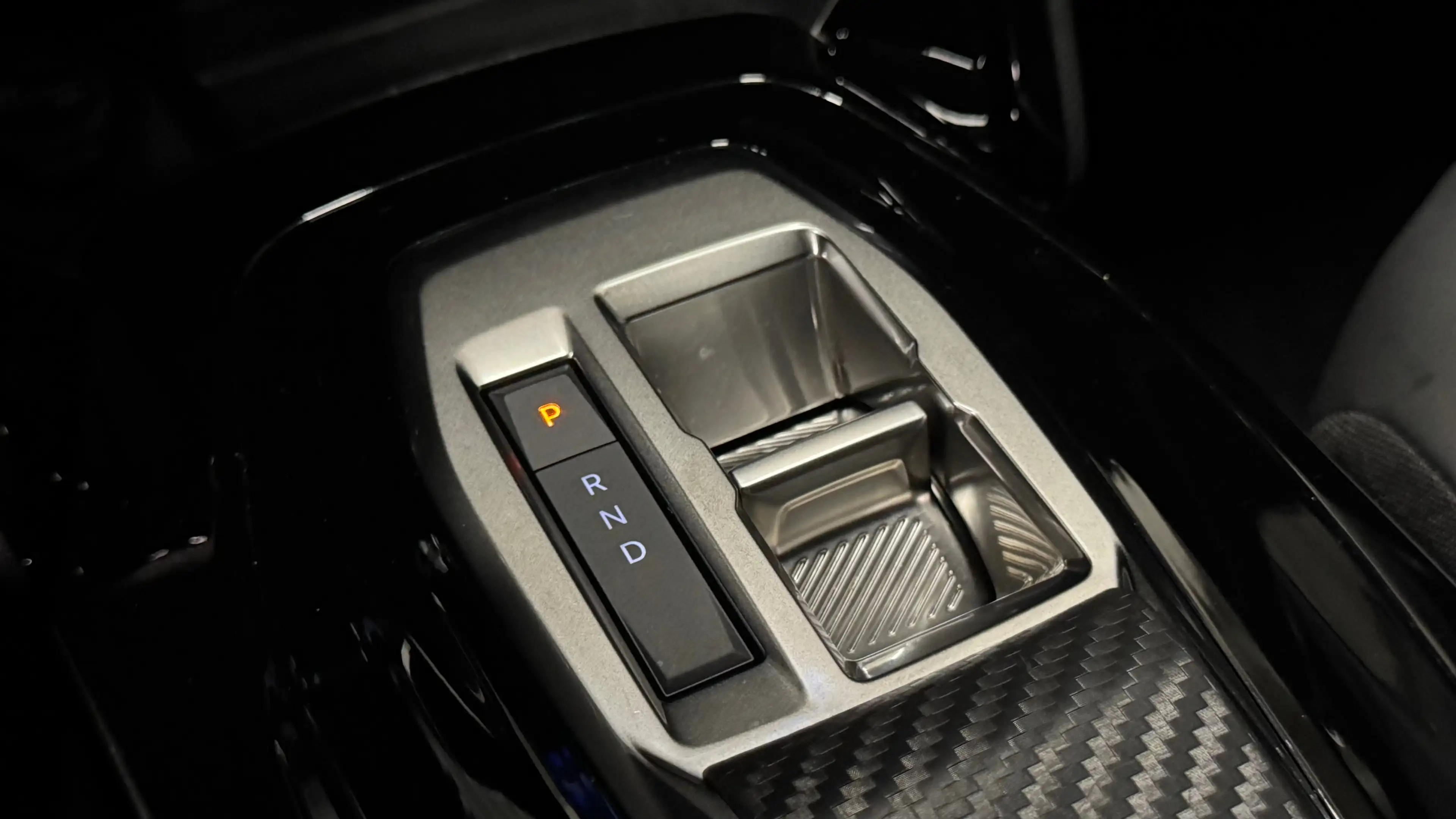 Peugeot 2008 1.2 HYBRID 145PK ALLURE AUTOMAAT / TOT 8 JAAR GARA — photo 35