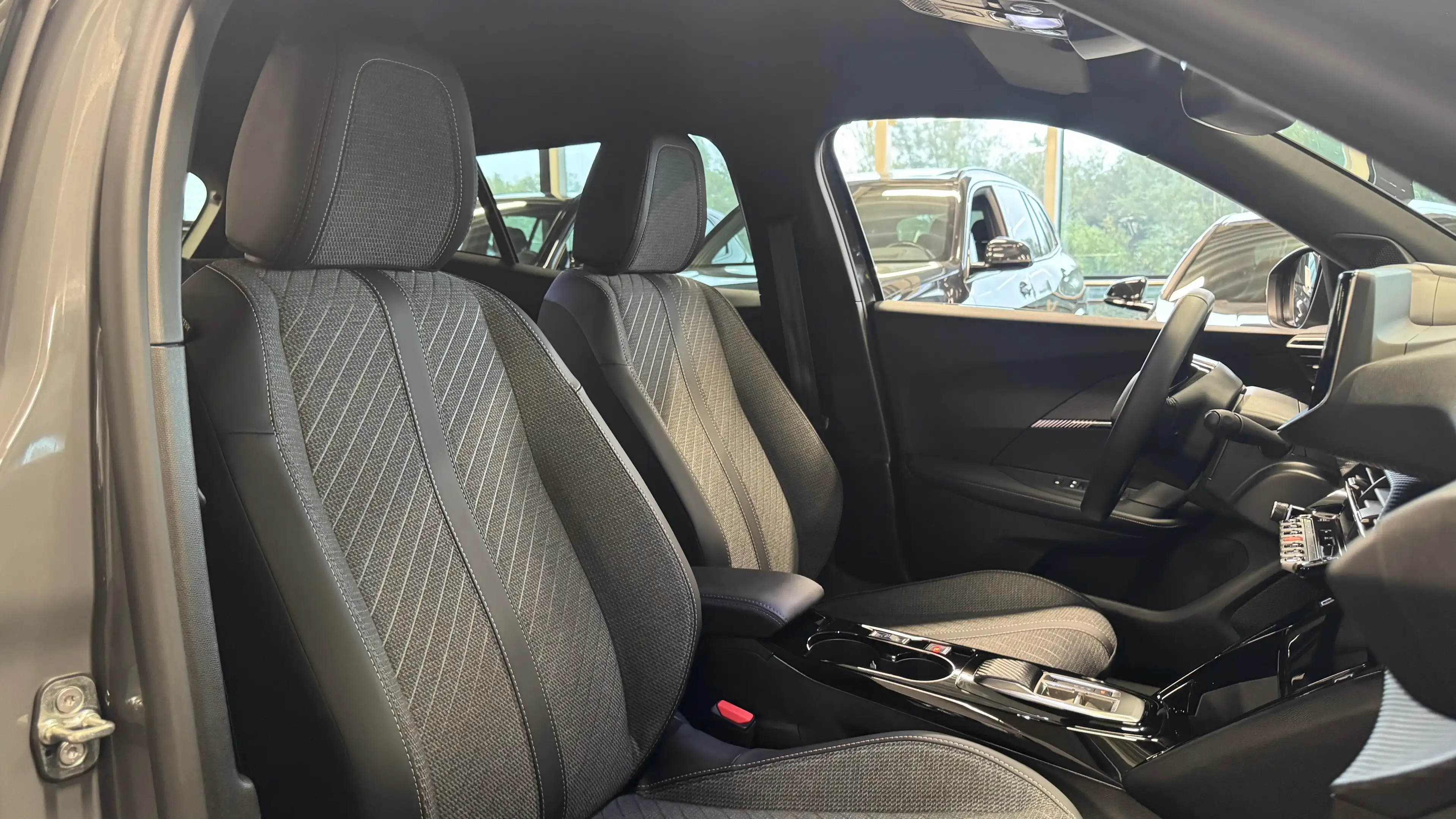 Peugeot 2008 1.2 HYBRID 145PK ALLURE AUTOMAAT / TOT 8 JAAR GARA — photo 18