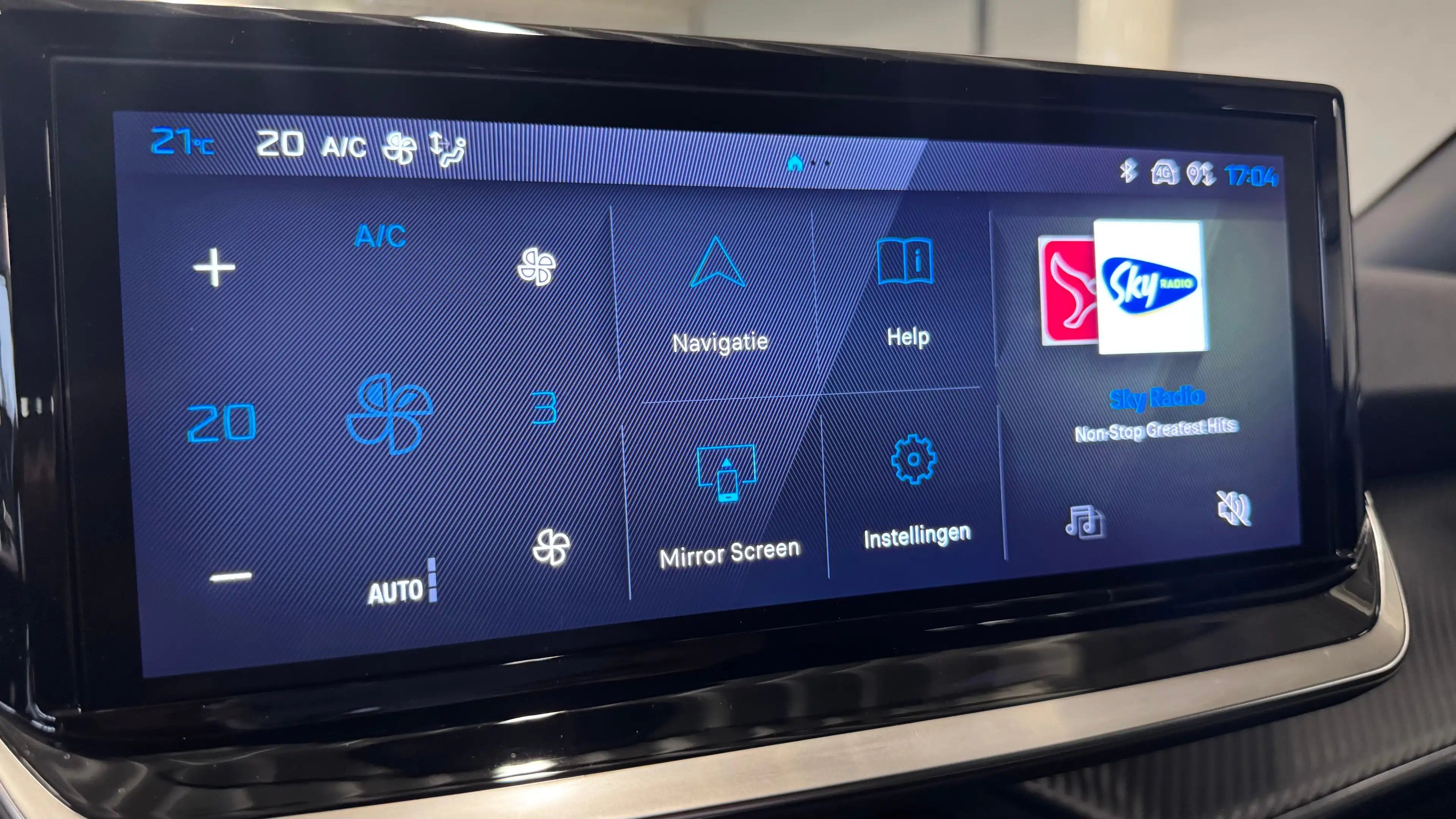 Peugeot 2008 1.2 HYBRID 145PK ALLURE AUTOMAAT / TOT 8 JAAR GARA — photo 32