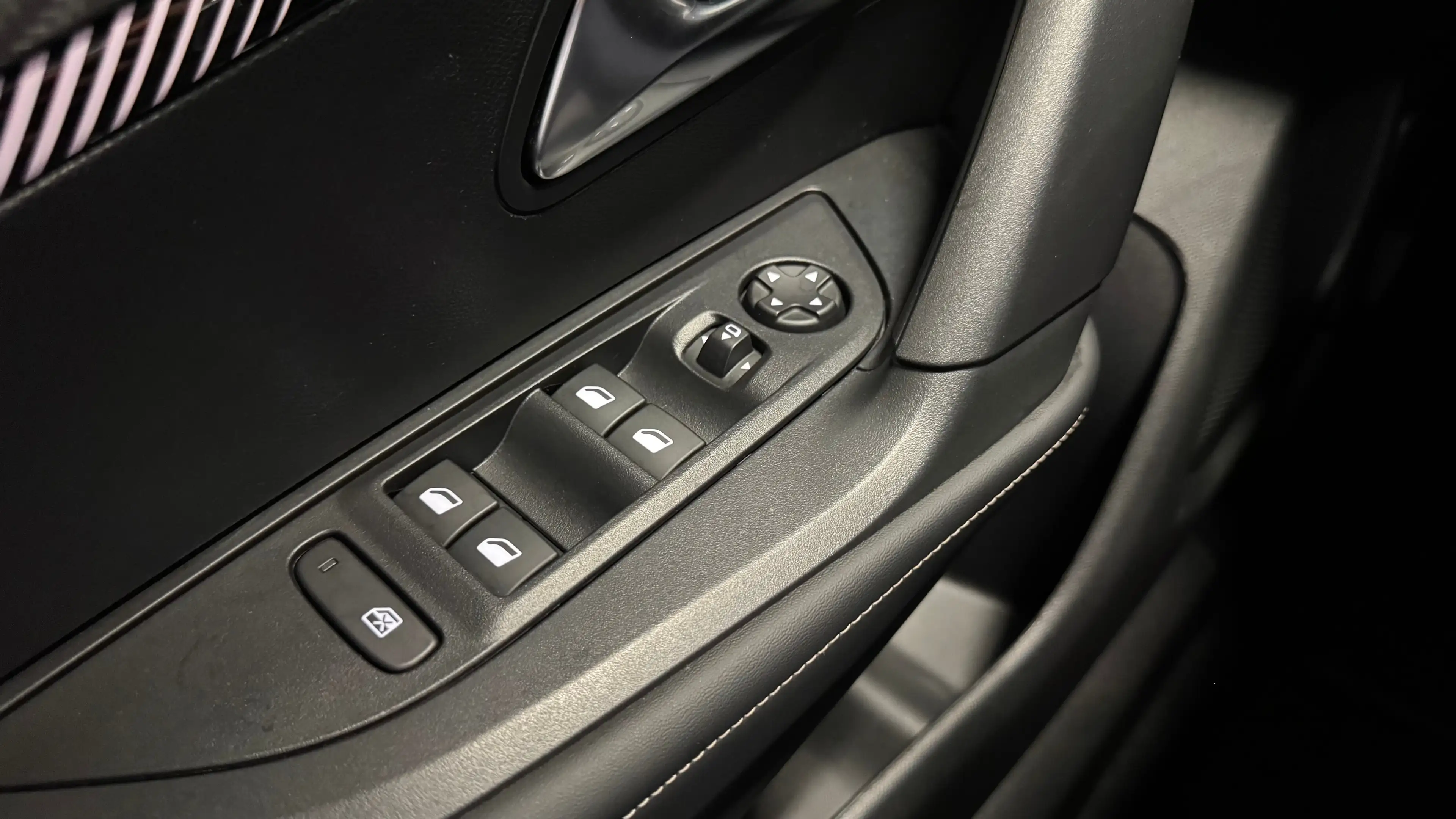 Peugeot 2008 1.2 HYBRID 145PK ALLURE AUTOMAAT / TOT 8 JAAR GARA — photo 19