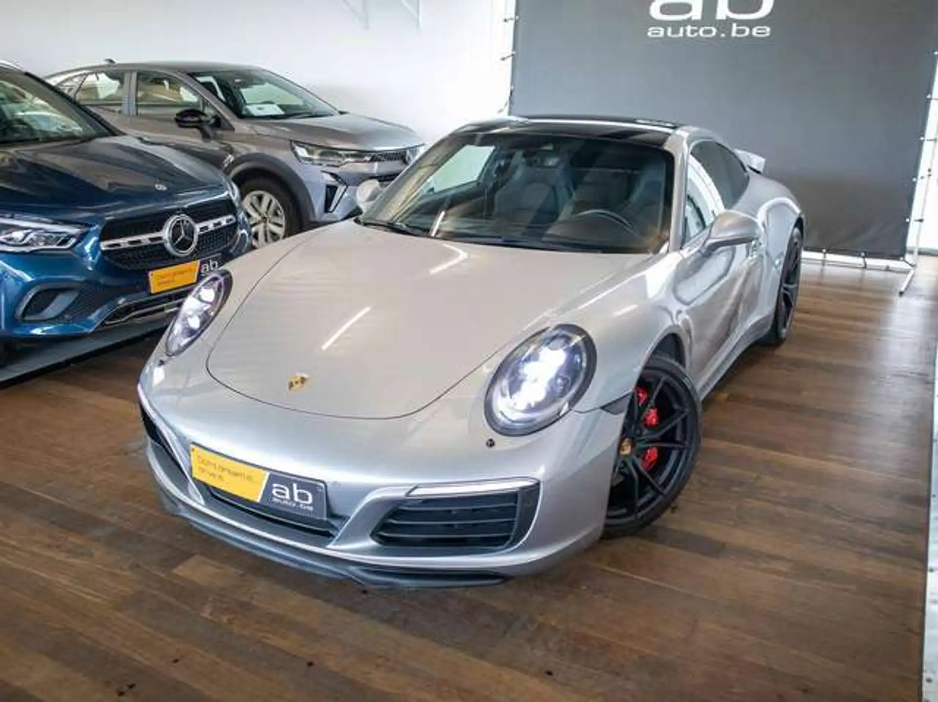 Porsche 911 911 Carrera 4S Coupe 2017 은색 사진 3