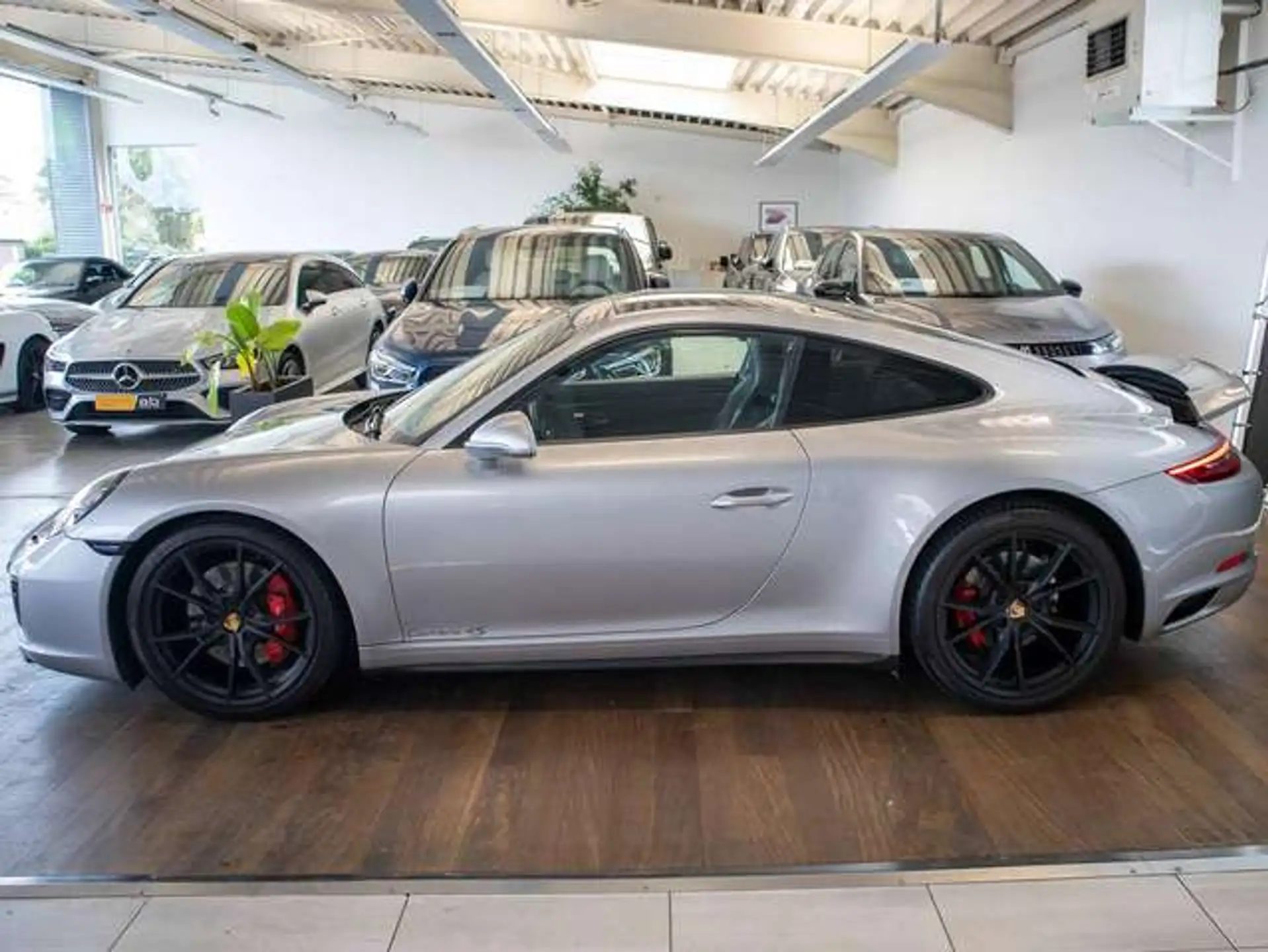 Porsche 911 911 Carrera 4S Coupe 2017 은색 사진 2