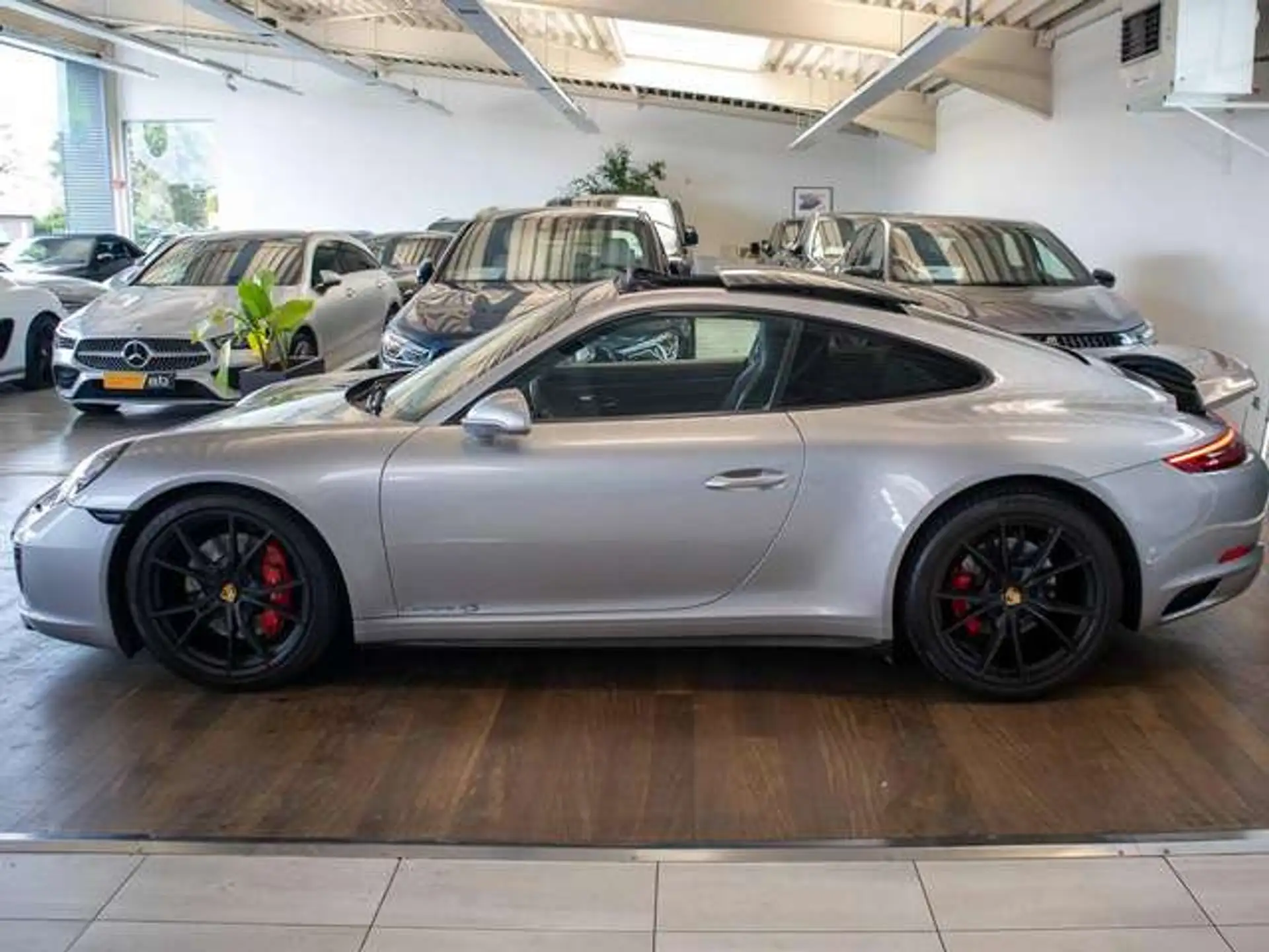 Porsche 911 911 Carrera 4S Coupe 2017 은색 사진 5