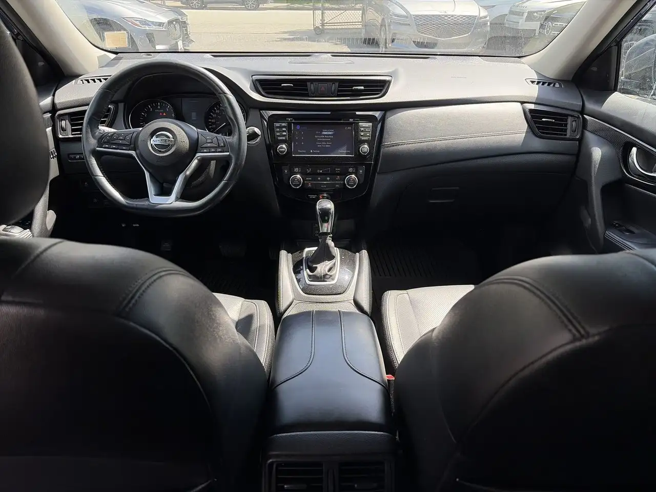 Nissan Rogue снимка Nissan Rogue