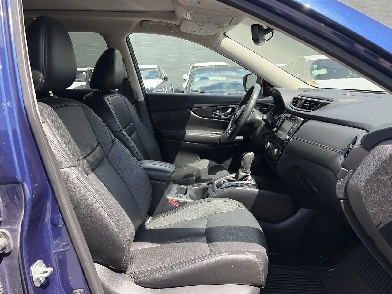 Nissan Rogue снимка Nissan Rogue
