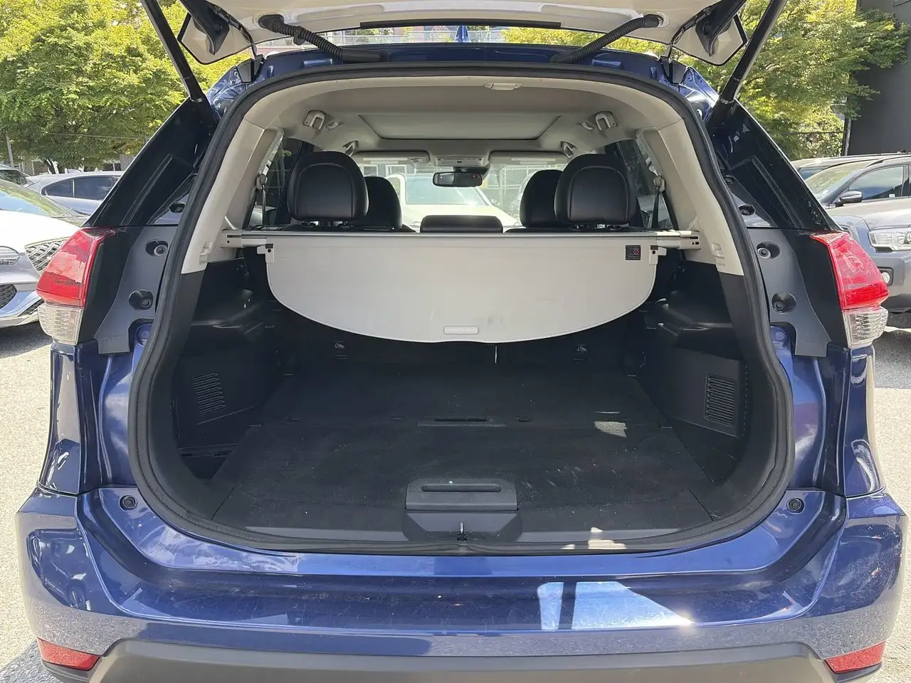 Nissan Rogue снимка Nissan Rogue