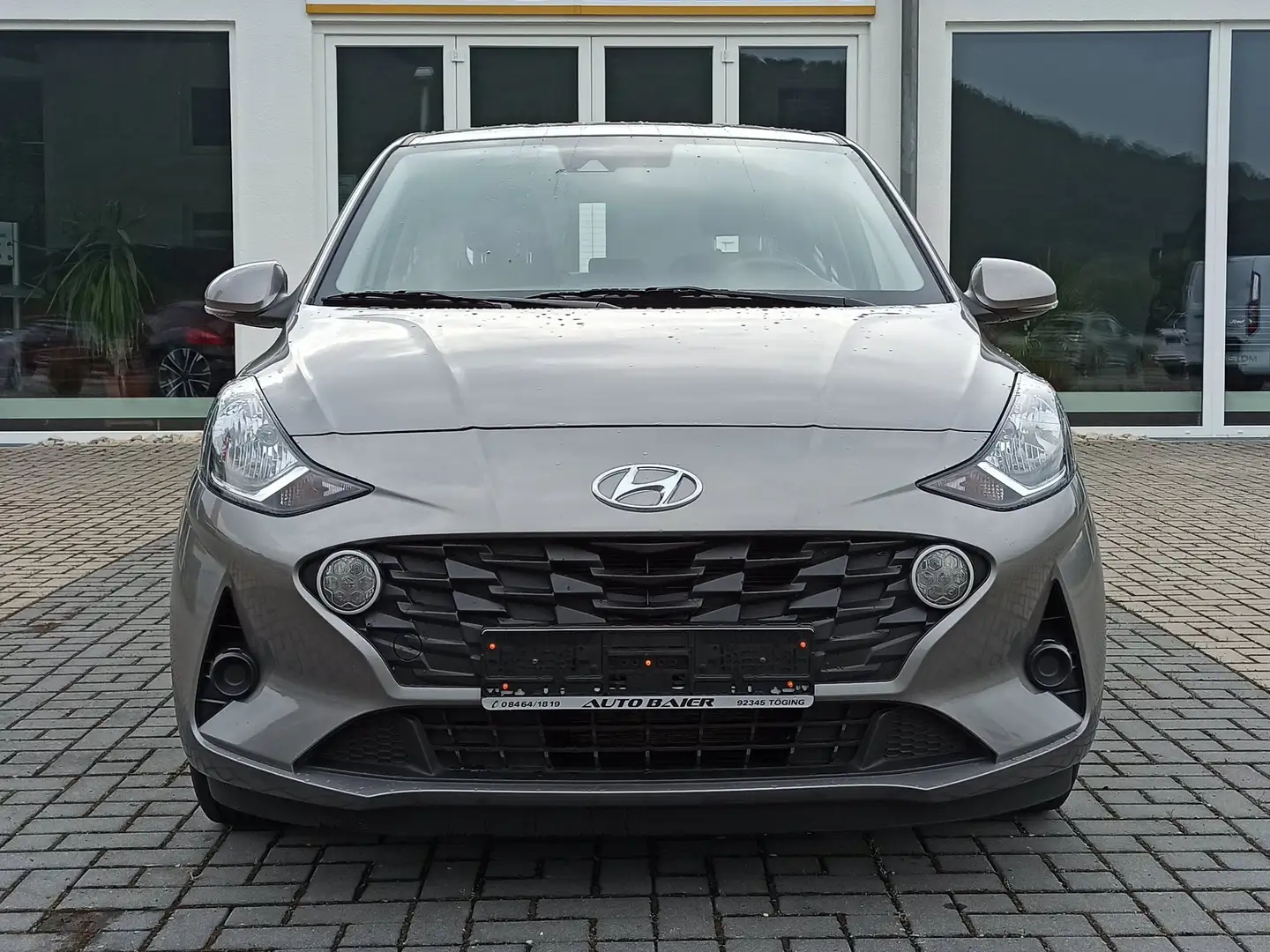 Hyundai i10 1.0 Automatik Trend,PDC, Sitz-Lenradheizung, Marrón - 2