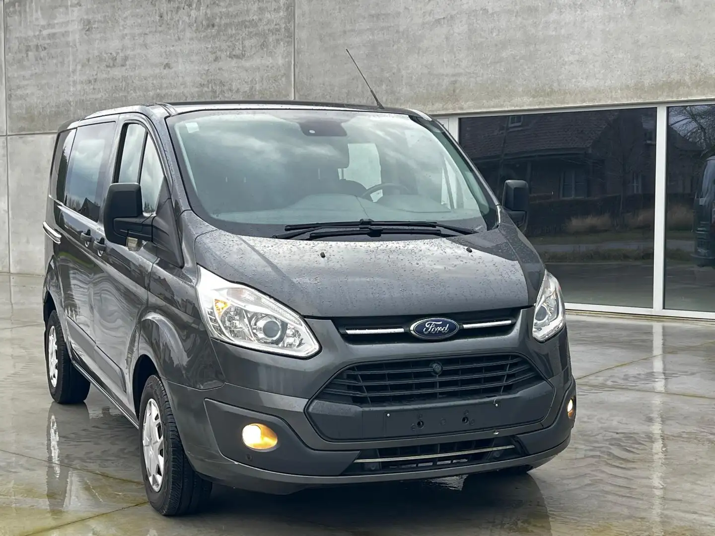 Ford Transit Custom 20TDCi L1H1 Amb NAVI, AIRCO, PDC+CAM, BLEUTOOTH Grau - 1