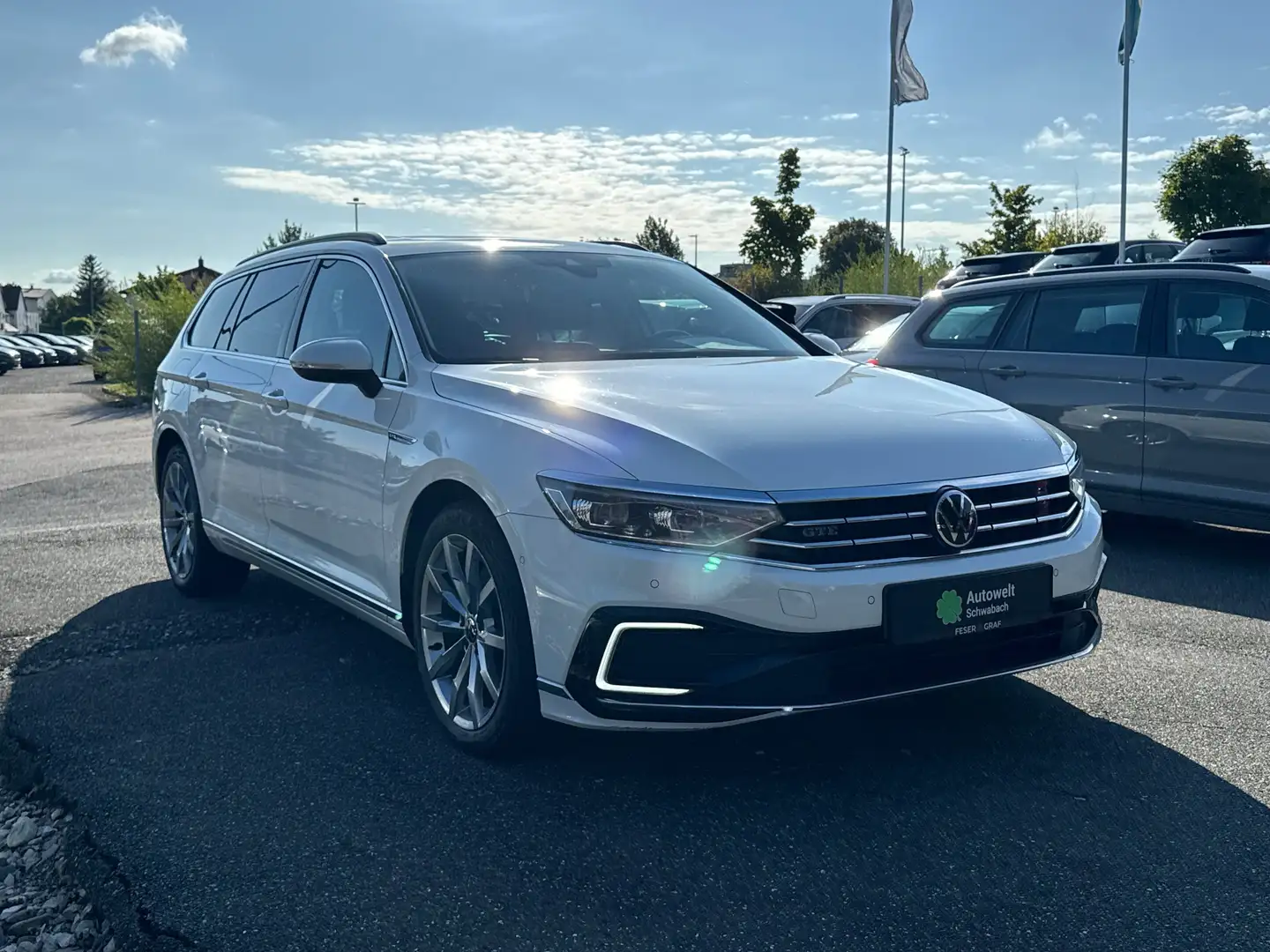 Volkswagen Passat Variant GTE AHK LED PANO KAMERA ACC Wit - 2