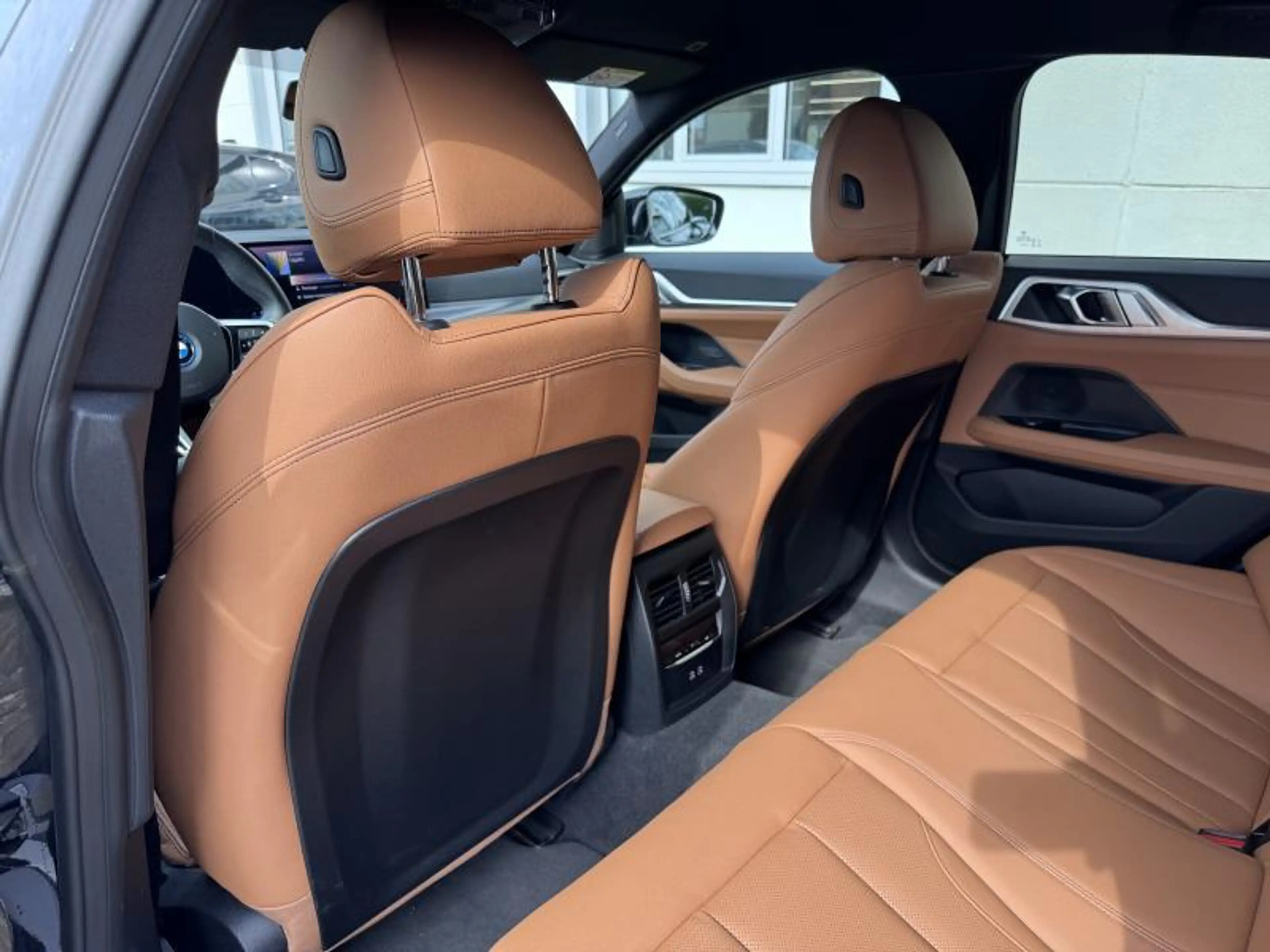 BMW i4 eDrive 40 Gran Coupé — photo 11