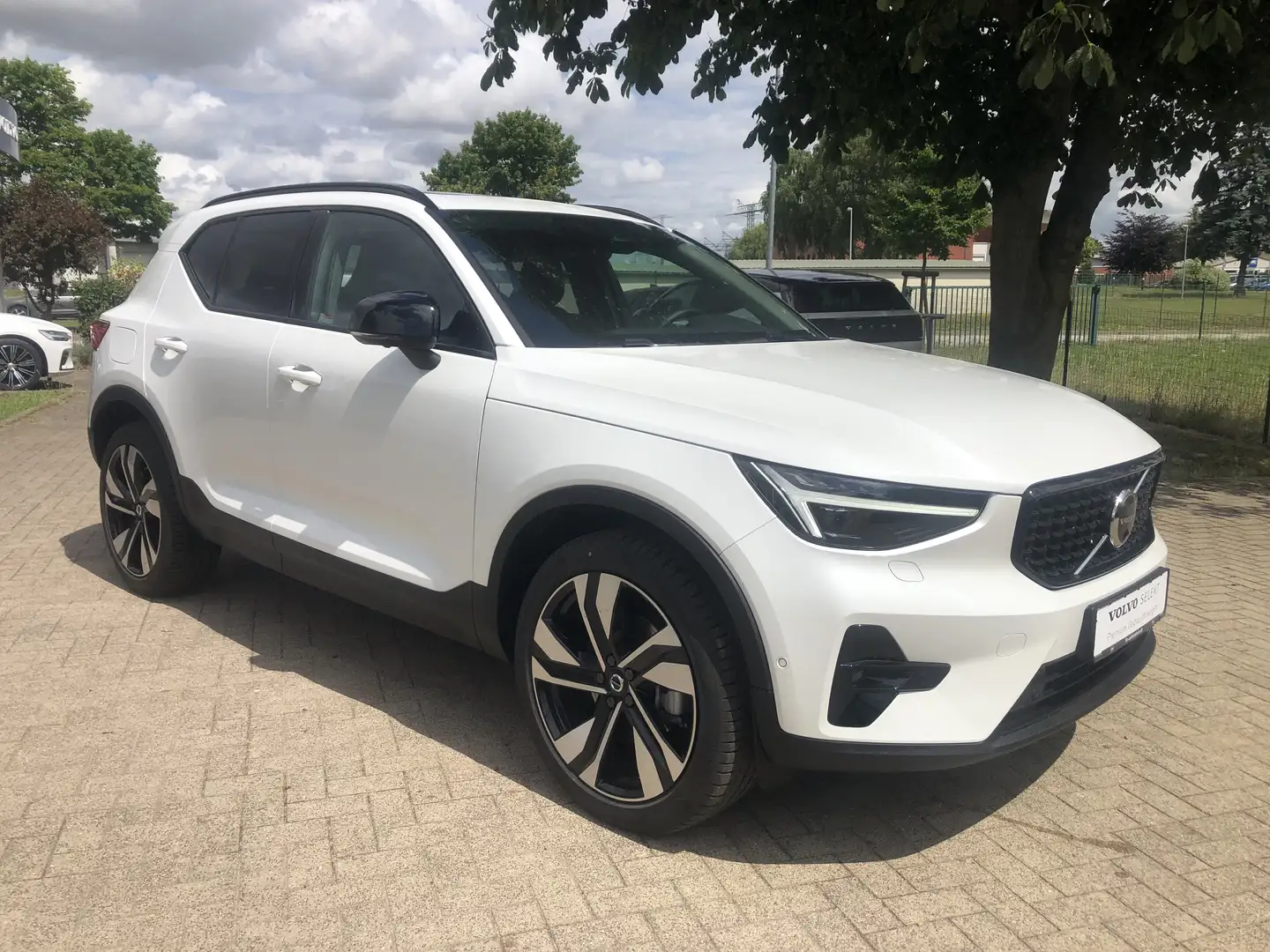 Volvo XC40 B4 Plus Dark Panoramadach Weiß - 2