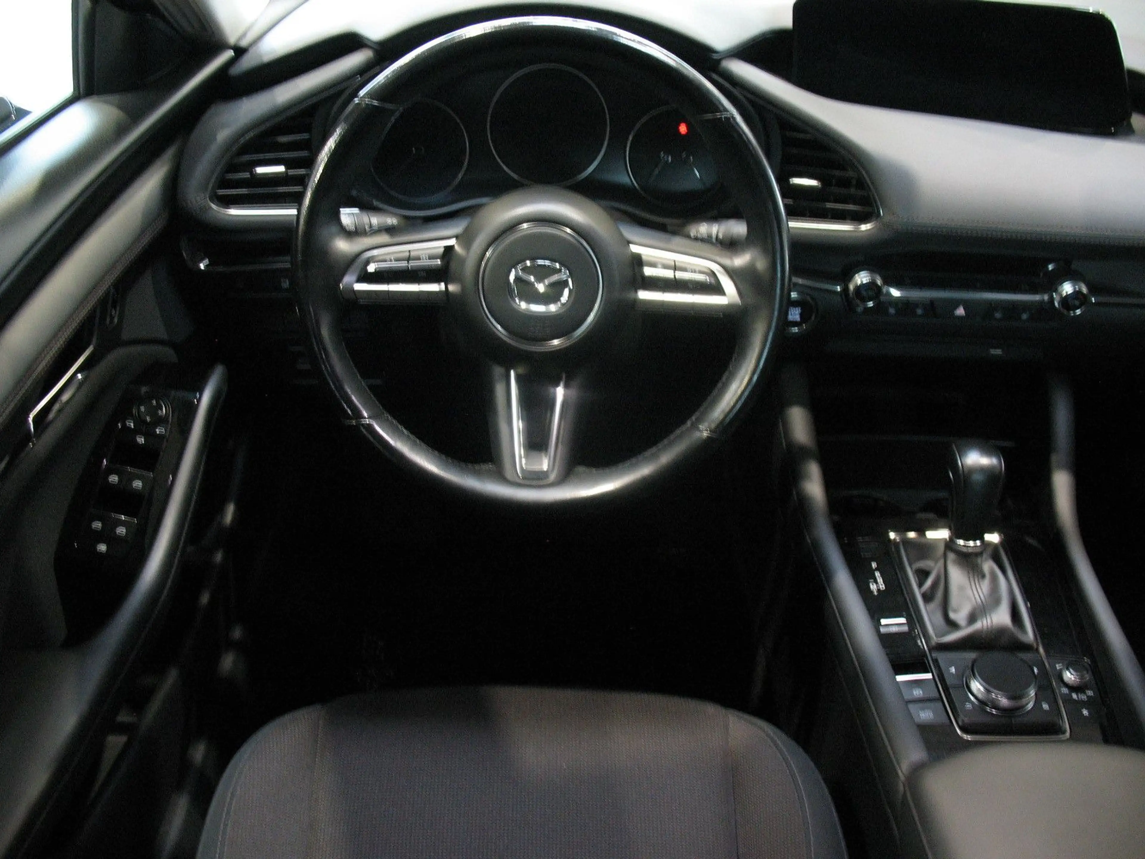 Mazda 3 Fastback e-Skyactiv-X 2.0 M Hybrid *LED*NAVI* — photo 9