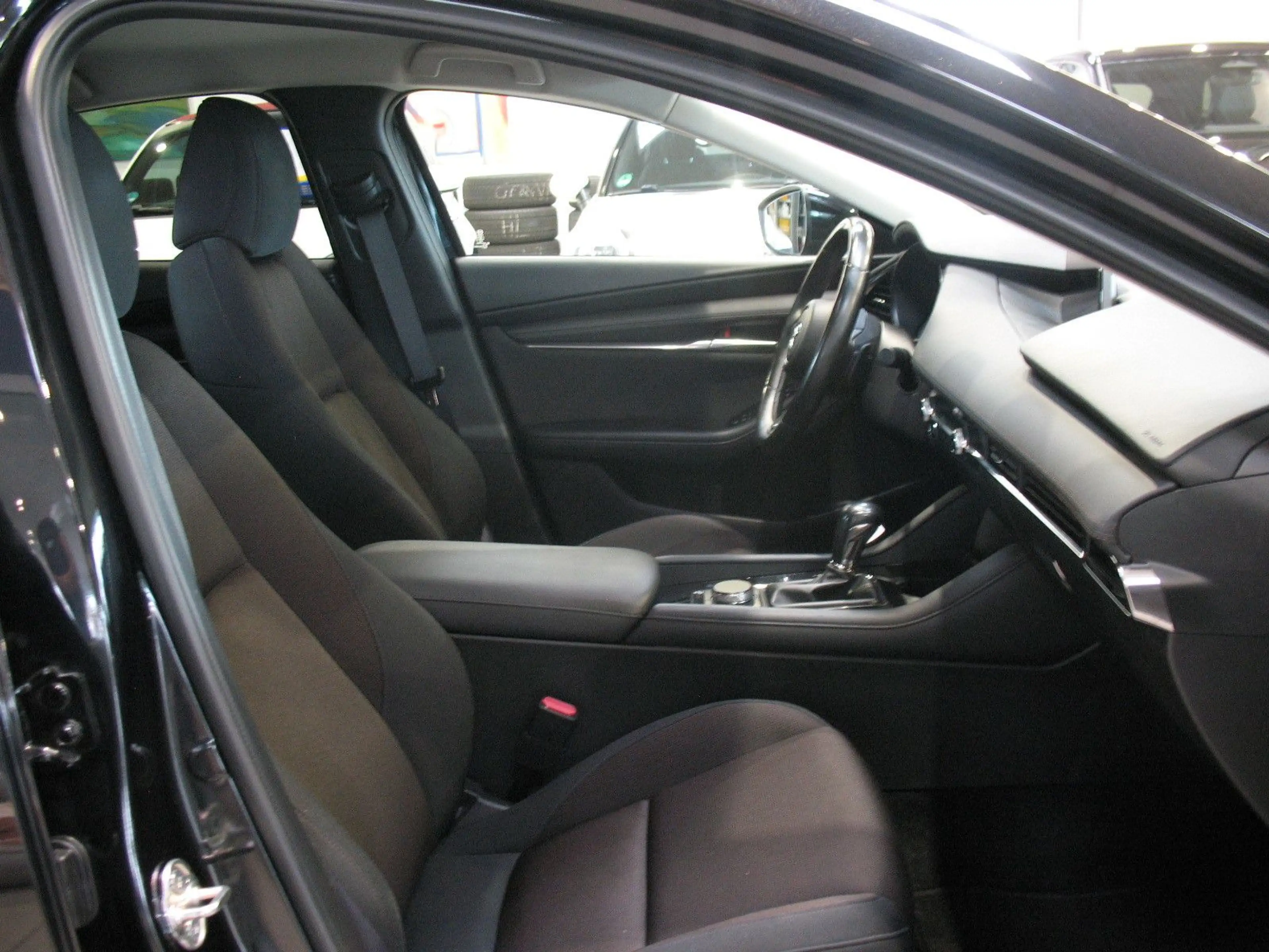 Mazda 3 Fastback e-Skyactiv-X 2.0 M Hybrid *LED*NAVI* — photo 8
