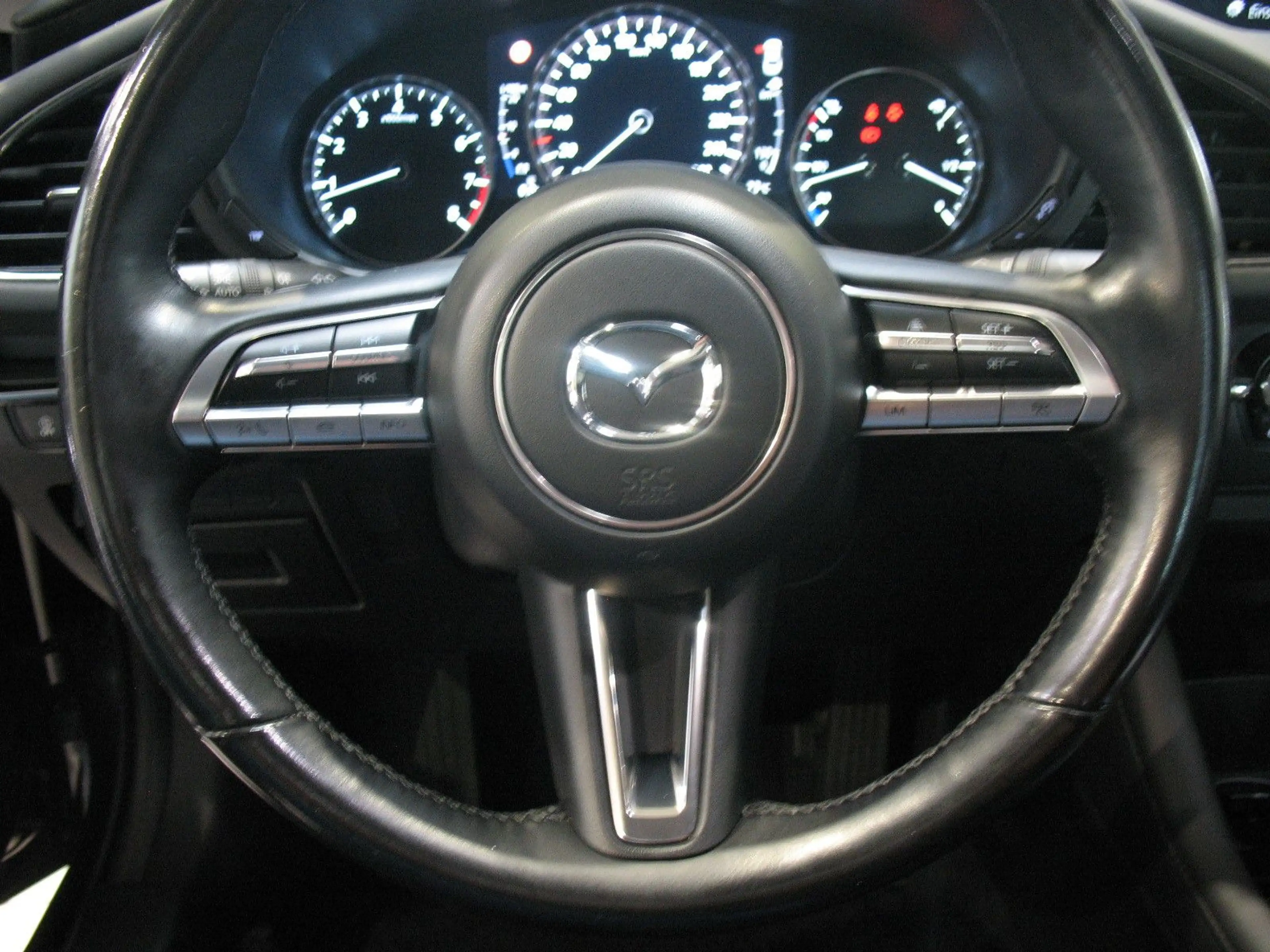 Mazda 3 Fastback e-Skyactiv-X 2.0 M Hybrid *LED*NAVI* — photo 13