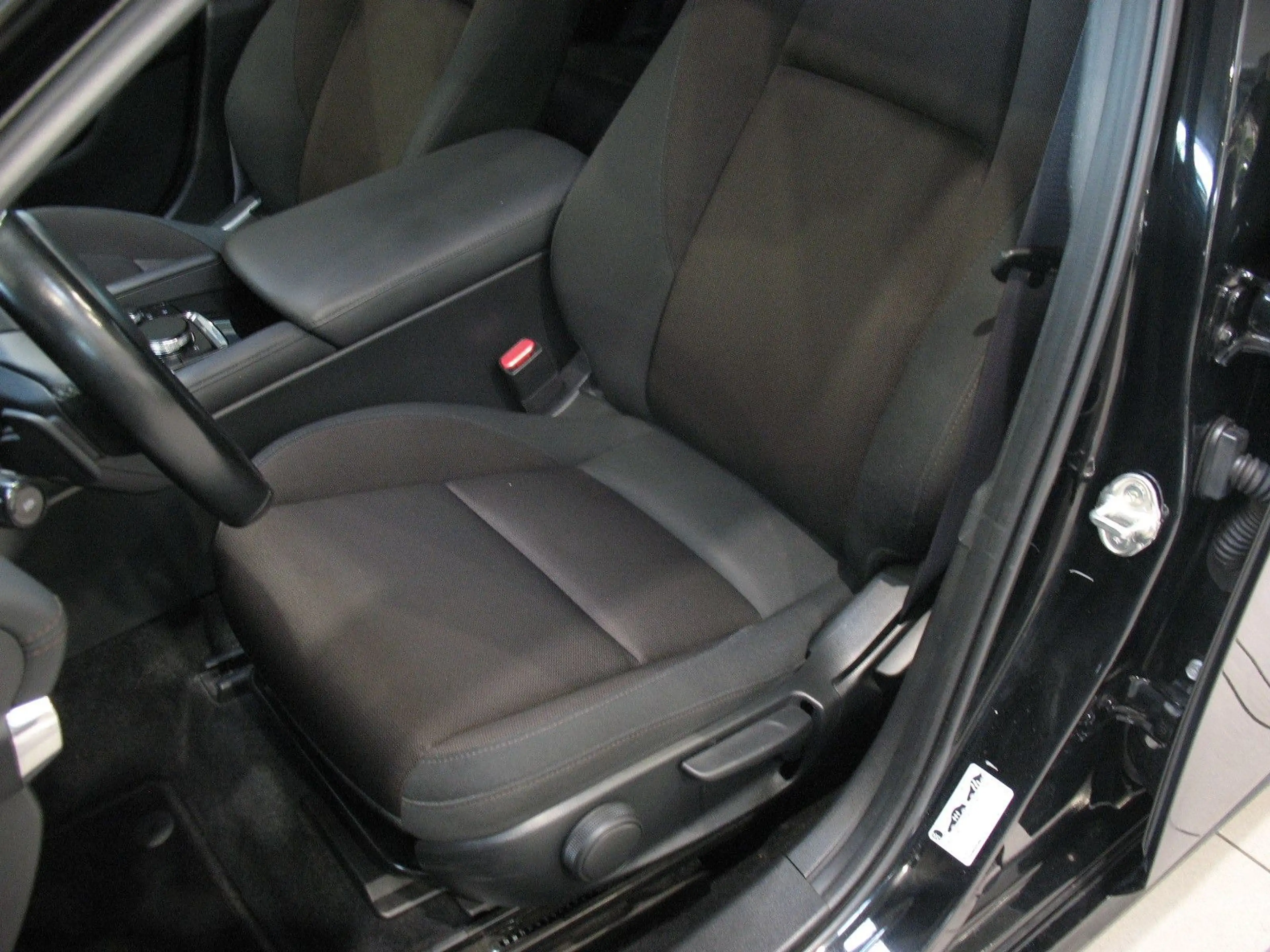 Mazda 3 Fastback e-Skyactiv-X 2.0 M Hybrid *LED*NAVI* — photo 11