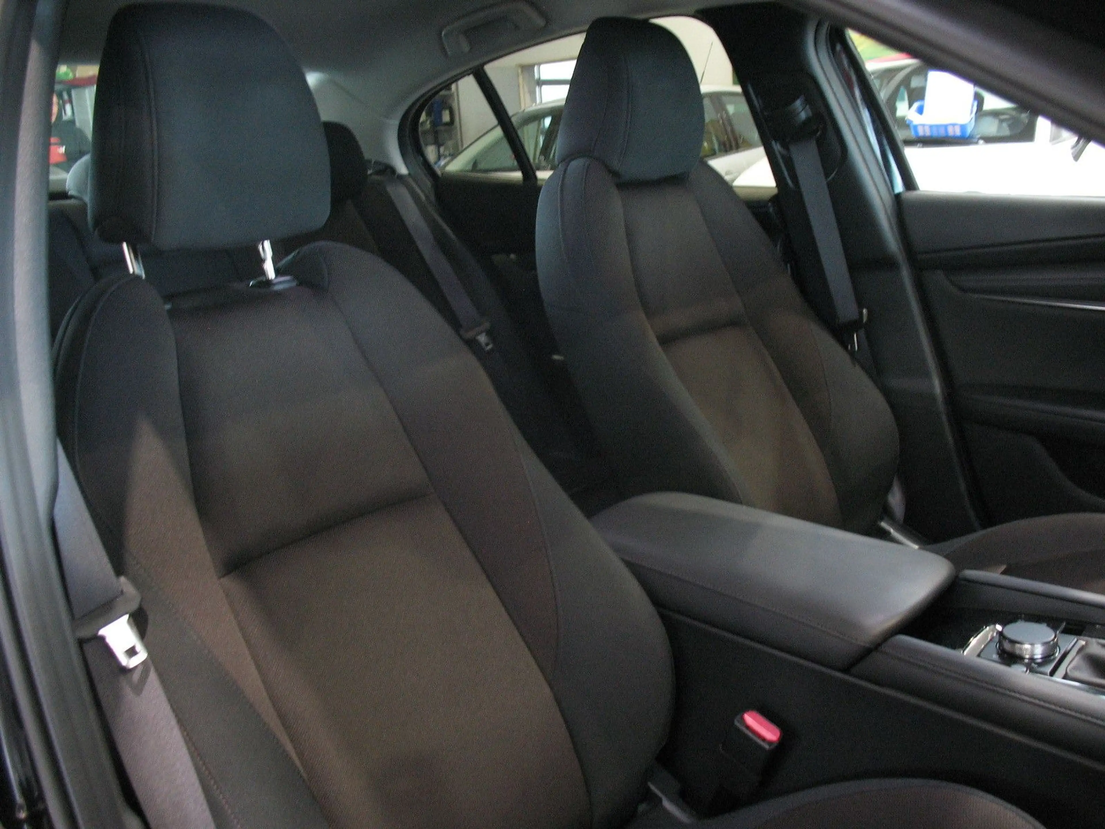 Mazda 3 Fastback e-Skyactiv-X 2.0 M Hybrid *LED*NAVI* — photo 7
