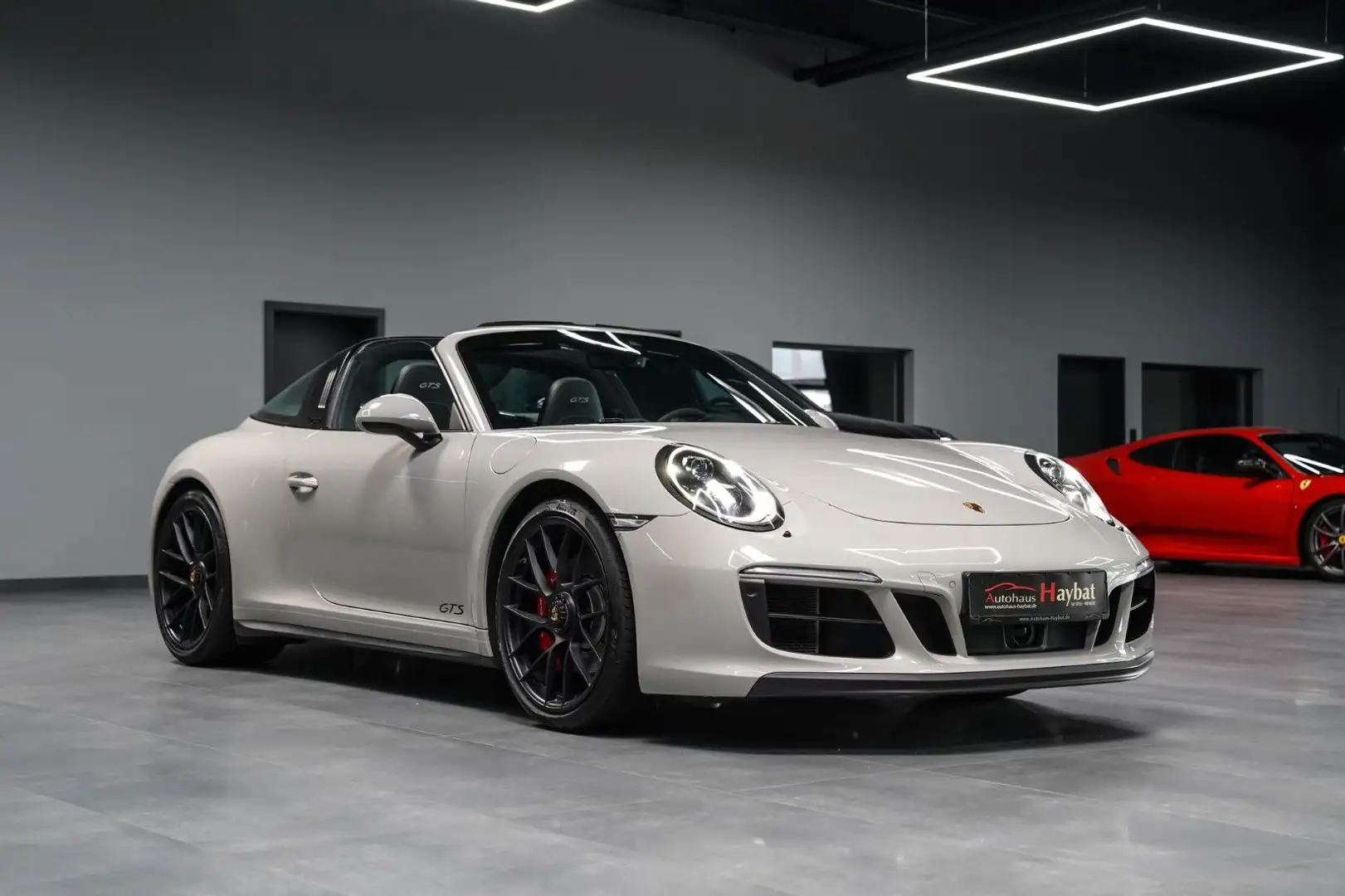 Porsche 991 .2 Targa 4 GTS PDLS+Lift-PDCC-18Wege*kreide* Gris - 1