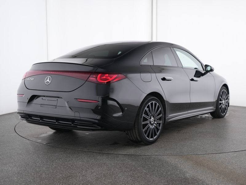 Mercedes-Benz CLA 250 + AMG Line Plus Oarking Assist Pano Night — photo 2