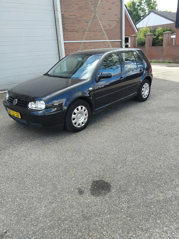 Volkswagen Golf 1.9 TDI — photo 1 of 14