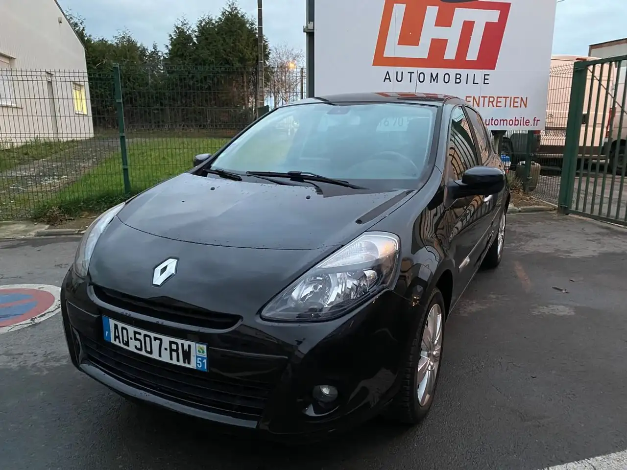 Renault Clio iii 1.2i 100ch serie limitee lutecia