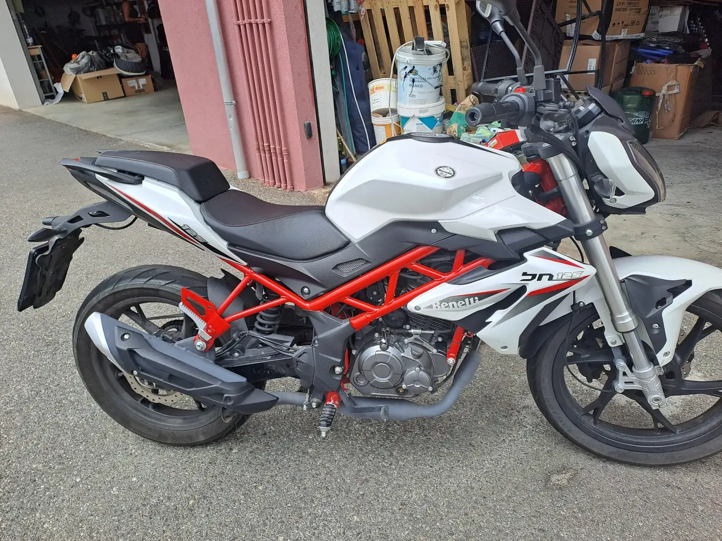 Benelli BN 125 Weiß - 2