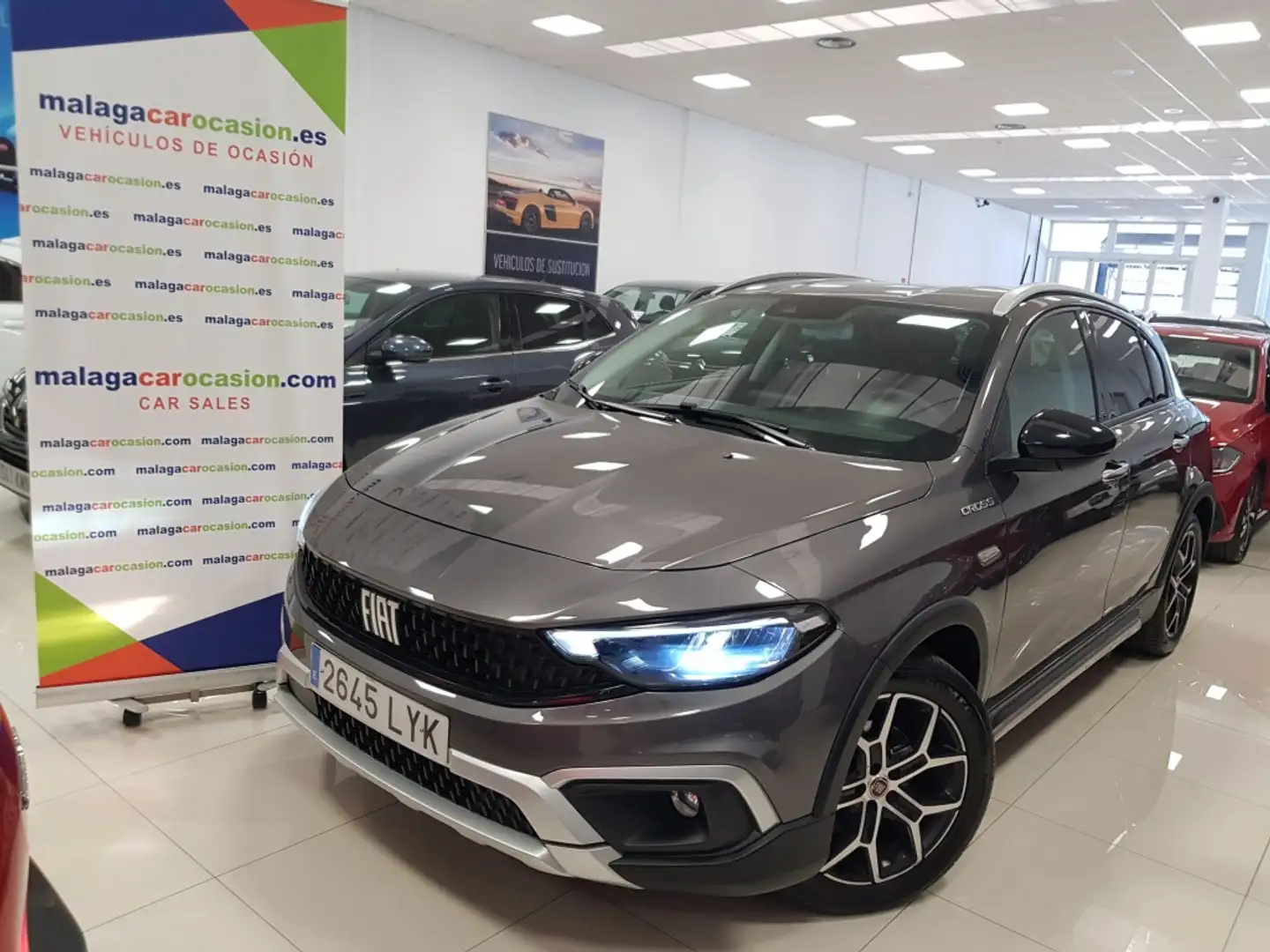 Fiat Tipo 1.3 Multijet Cross 70KW Gris - 2