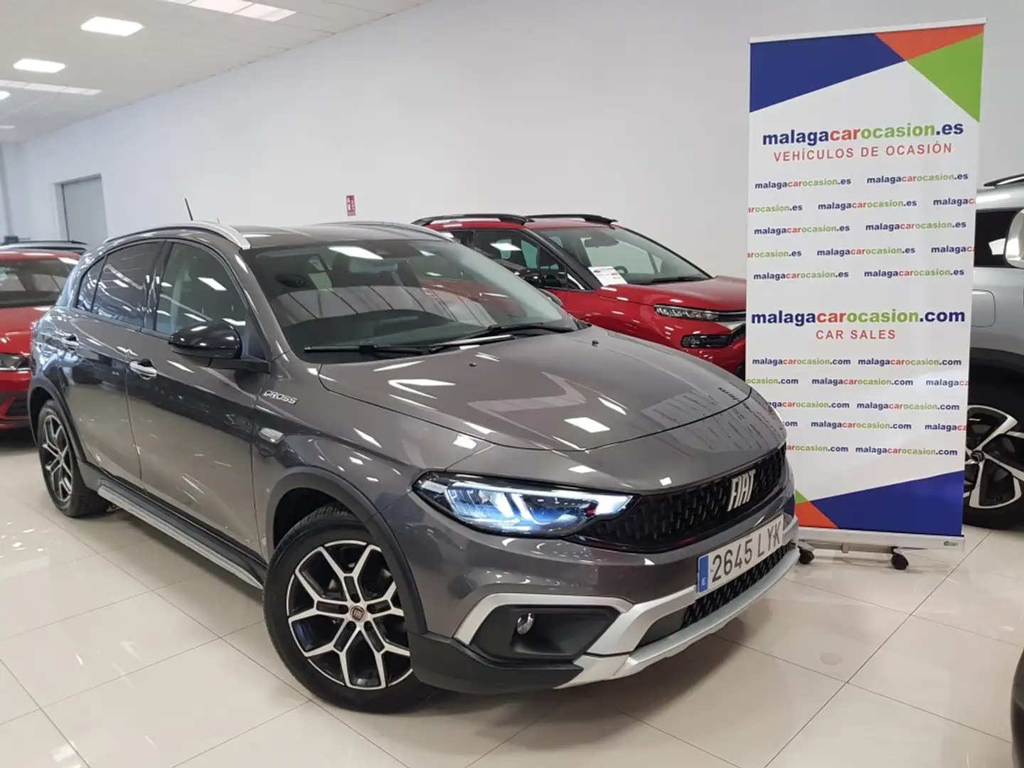 Fiat Tipo 1.3 Multijet Cross 70KW Gris - 1