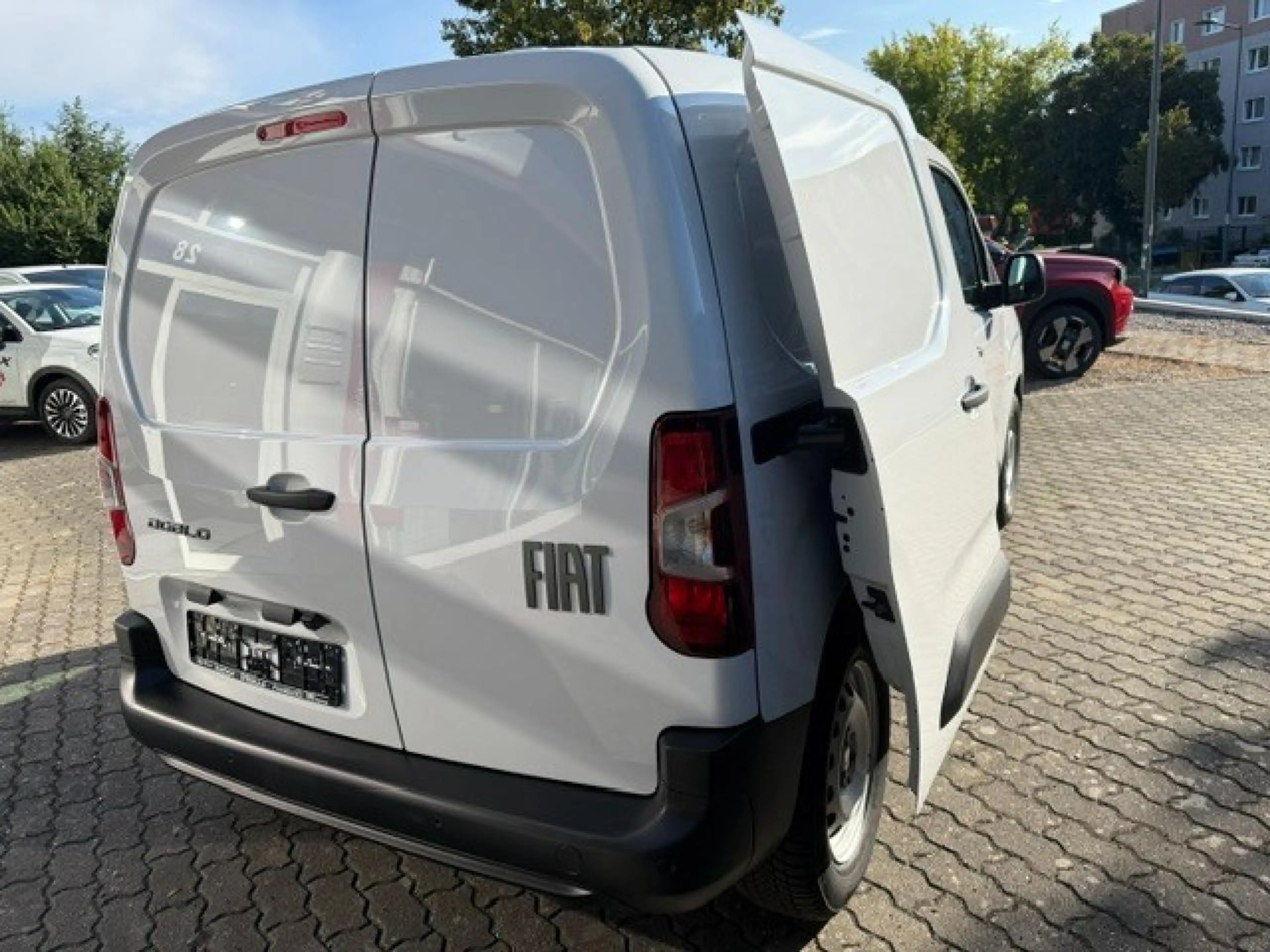 Fiat Doblo Kastenwagen 1.5 Diesel 75 kW mit Rückfahrkamera — photo 3