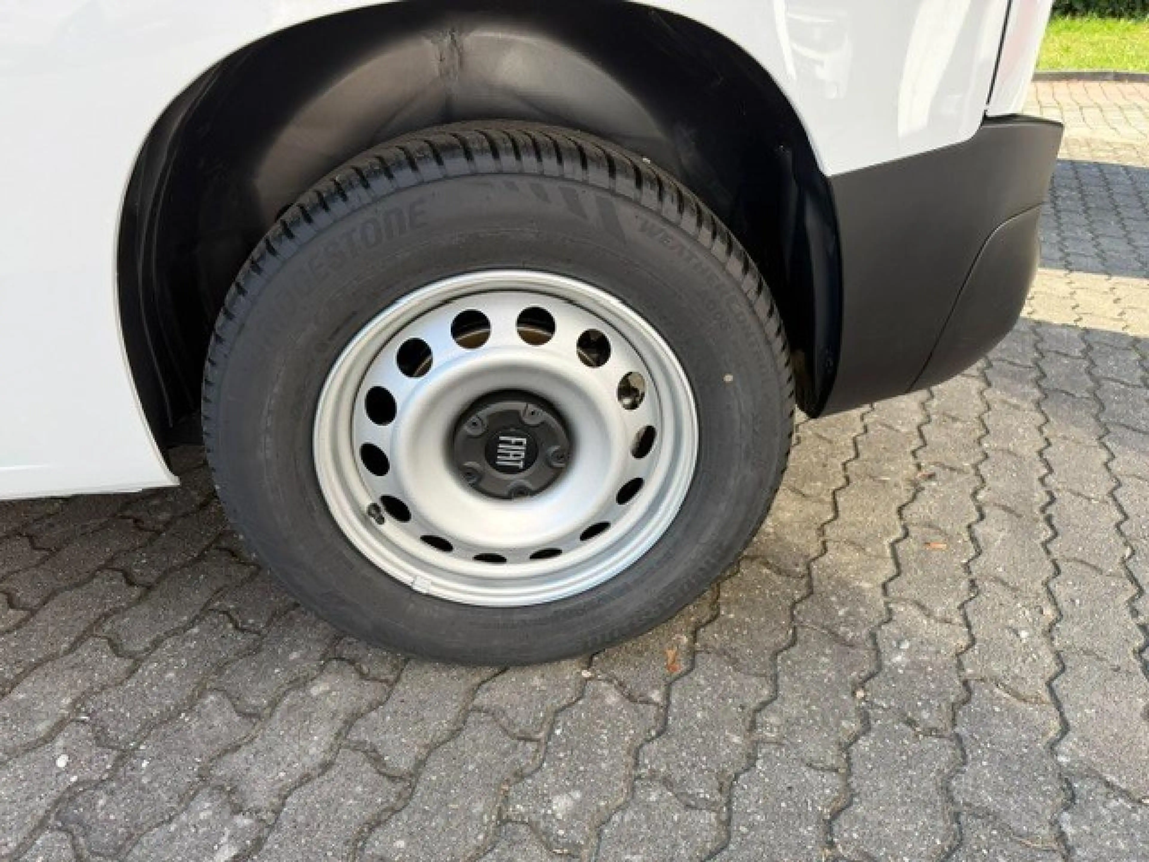 Fiat Doblo Kastenwagen 1.5 Diesel 75 kW mit Rückfahrkamera — photo 7