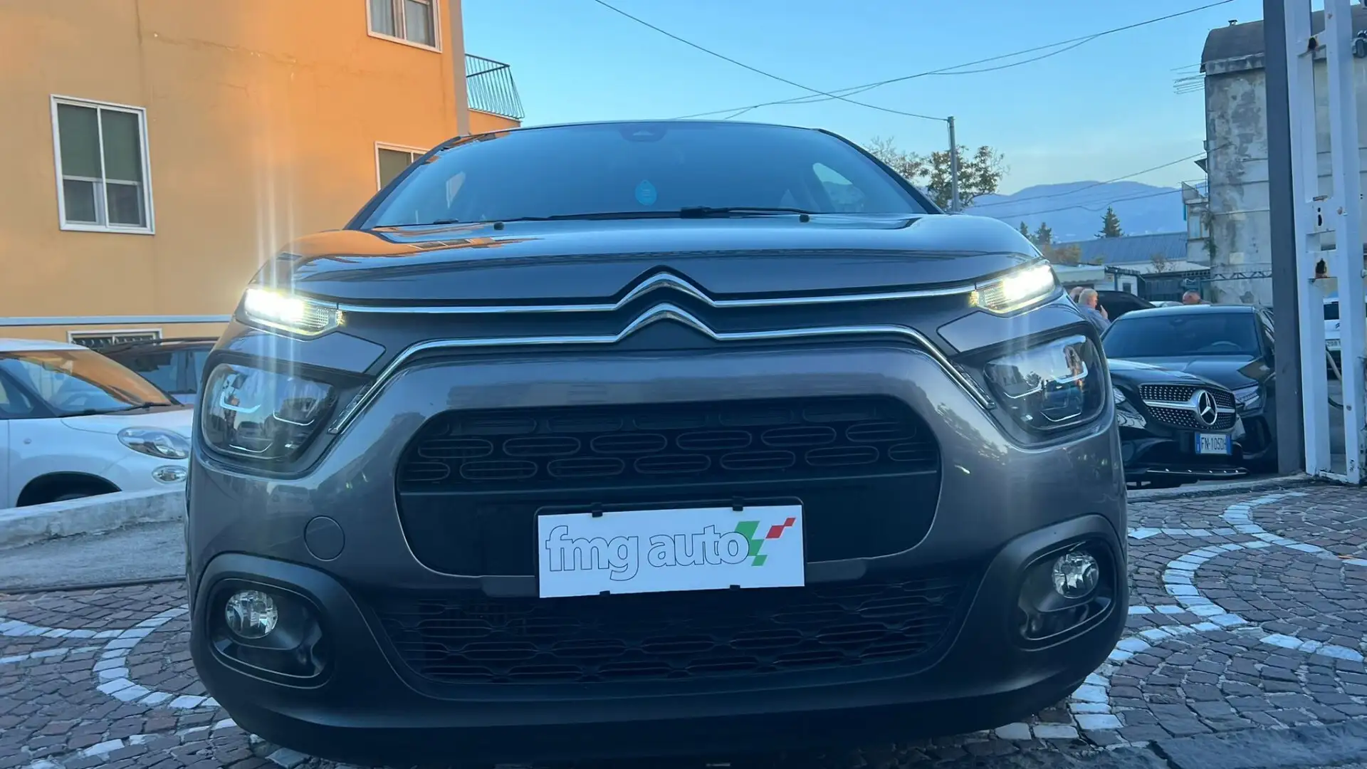 Citroen C3 C3 PureTech 110 S&S EAT6 Max KM 23.521 GRIGIO SCUR Grijs - 2