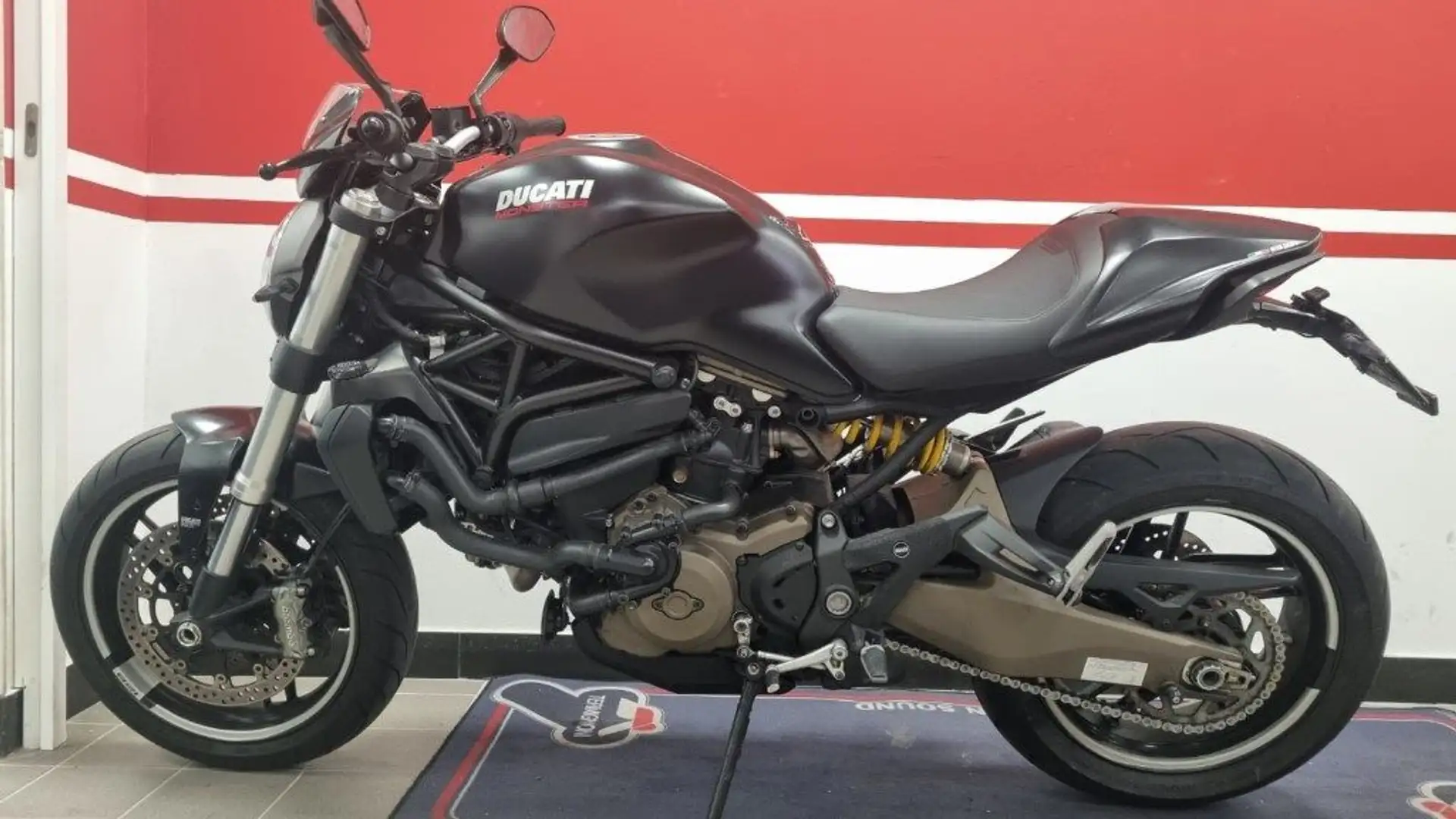 Ducati Monster 821 DARK Nero - 1