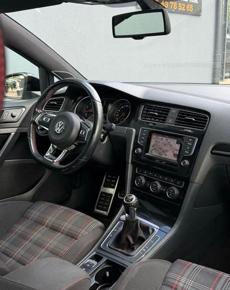 Volkswagen Golf GTI — photo 10
