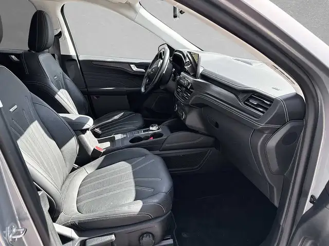 Ford Kuga view 3