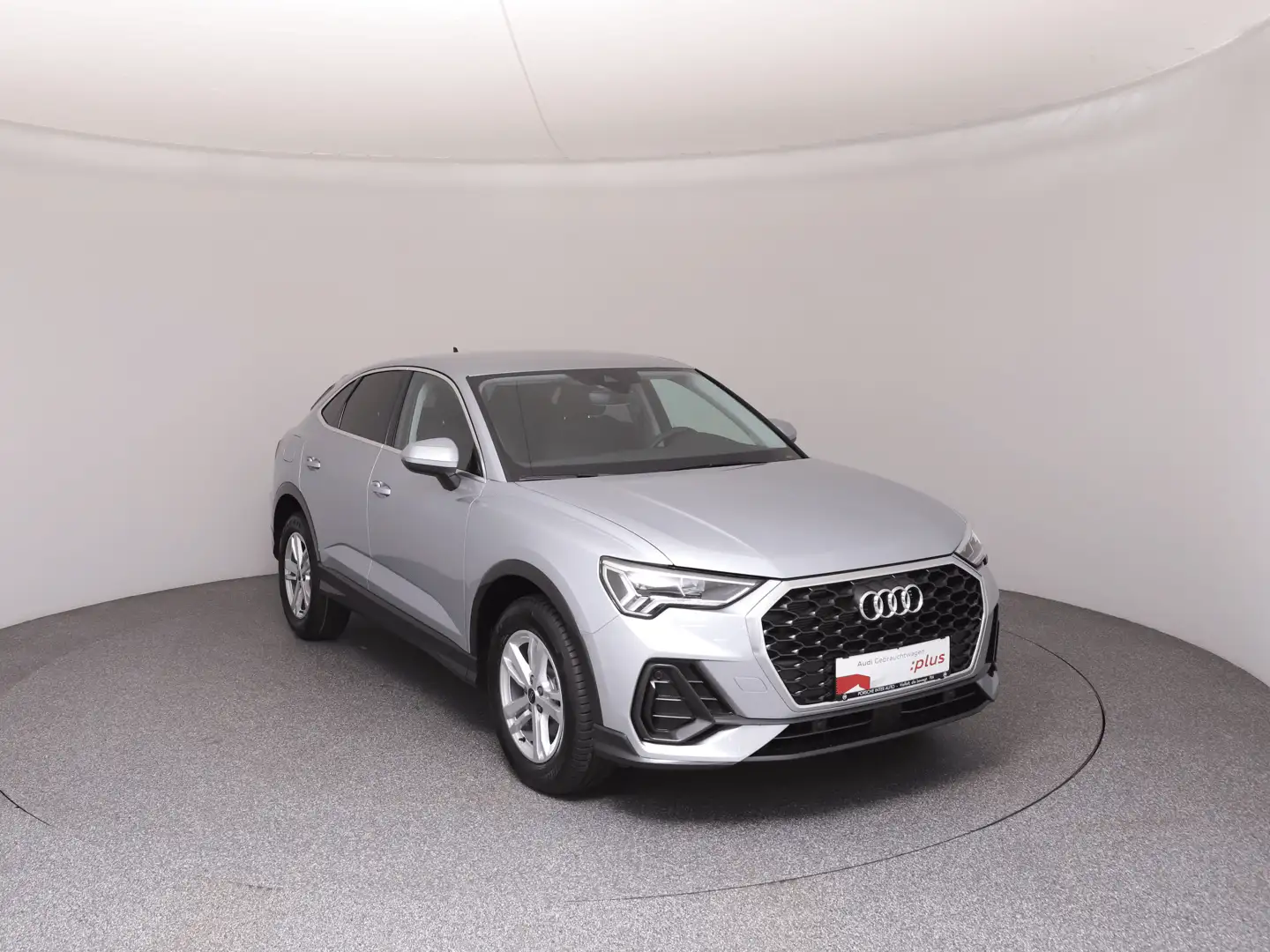 Audi Q3 35 TFSI intense Silber - 2