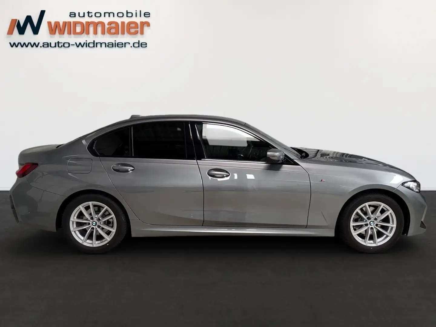 BMW 320 i Sportautomatic M Sport Grau - 2