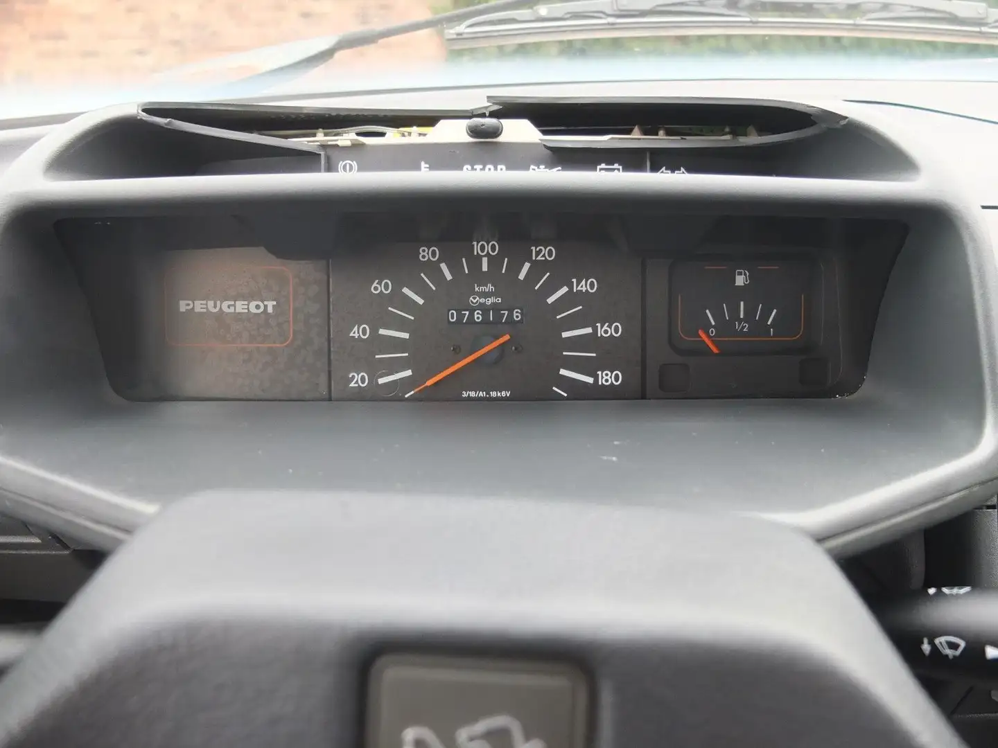 Peugeot 205 5D 1,2l 44KW LOOK 76tkm Weiß - 2