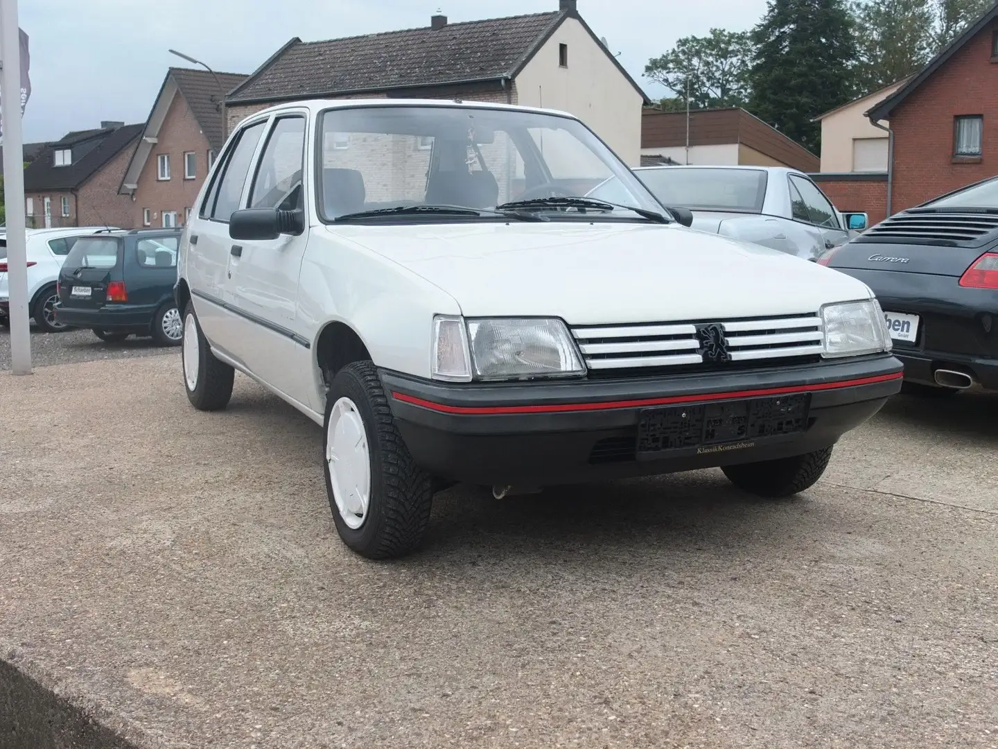 Peugeot 205 5D 1,2l 44KW LOOK 76tkm Weiß - 1