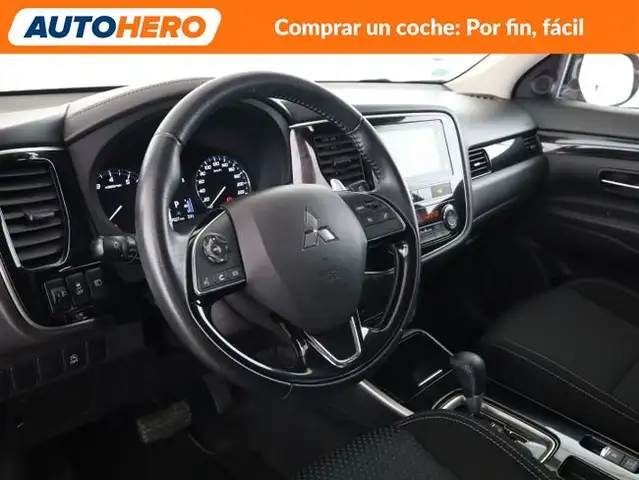 Mitsubishi Outlander view 12