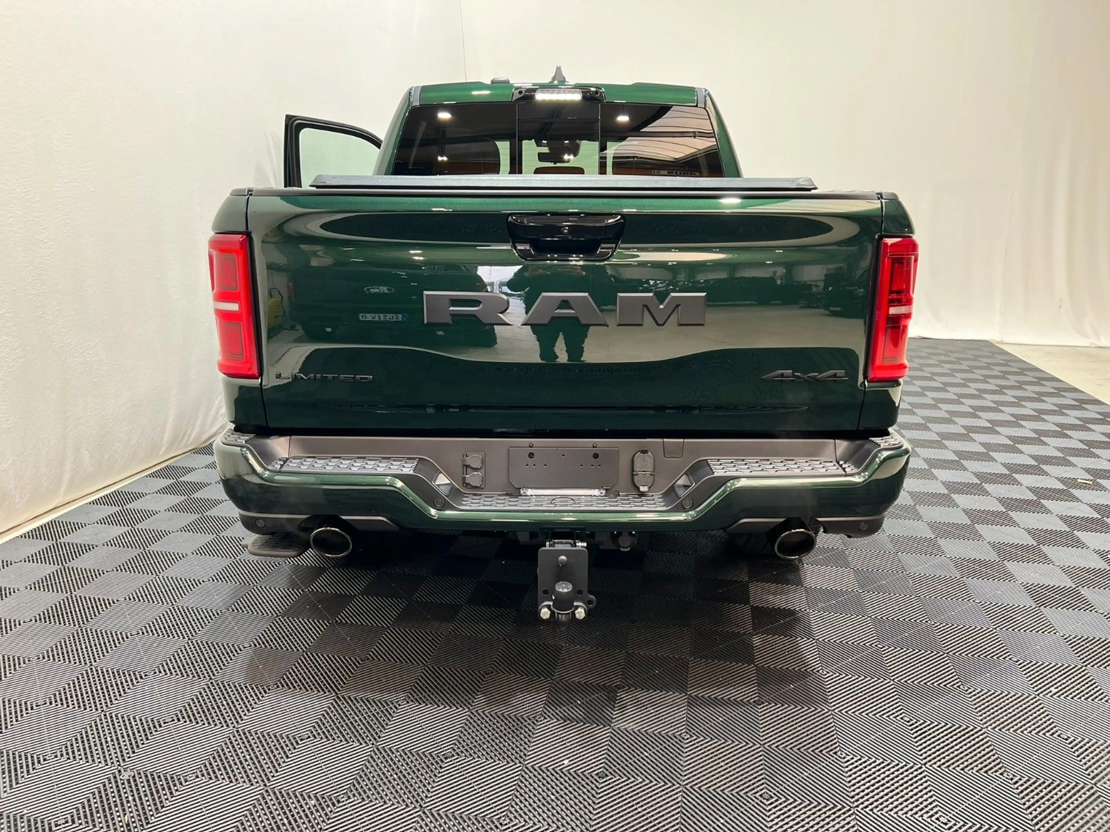 Dodge RAM 1500 Limited Night  5,7L V8 HEMI — photo 10