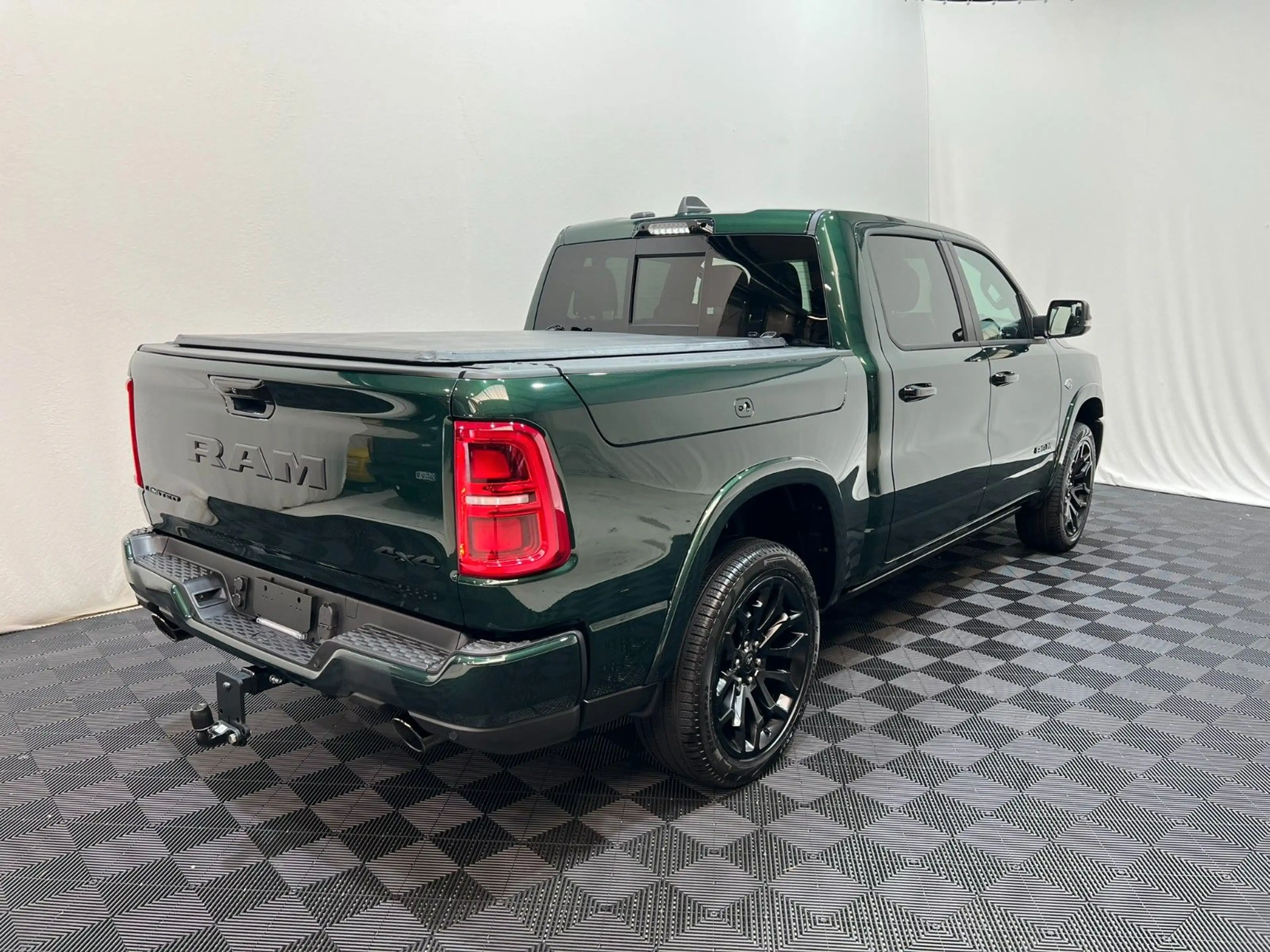Dodge RAM 1500 Limited Night  5,7L V8 HEMI — photo 9