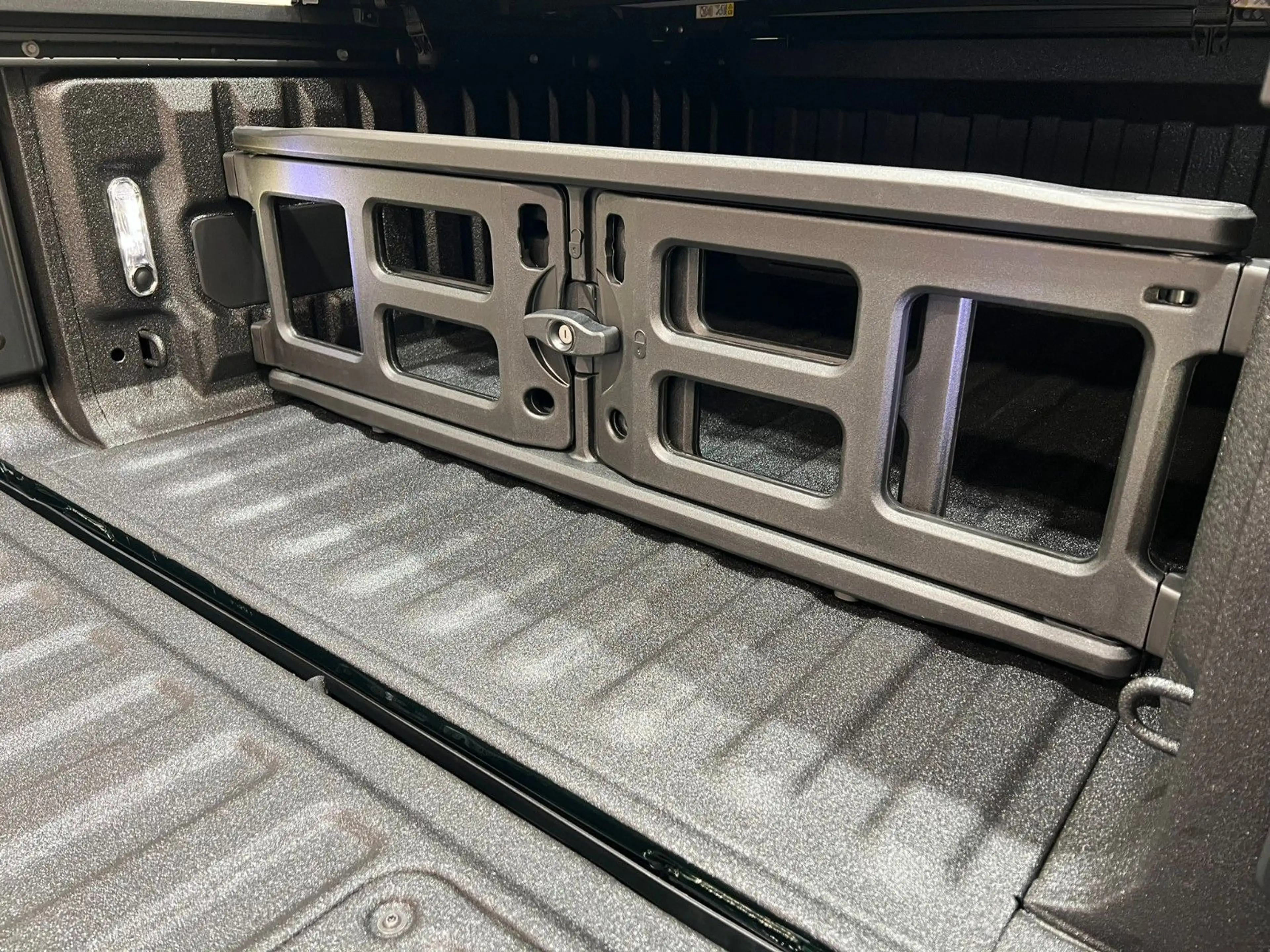 Dodge RAM 1500 Limited Night  5,7L V8 HEMI — photo 13