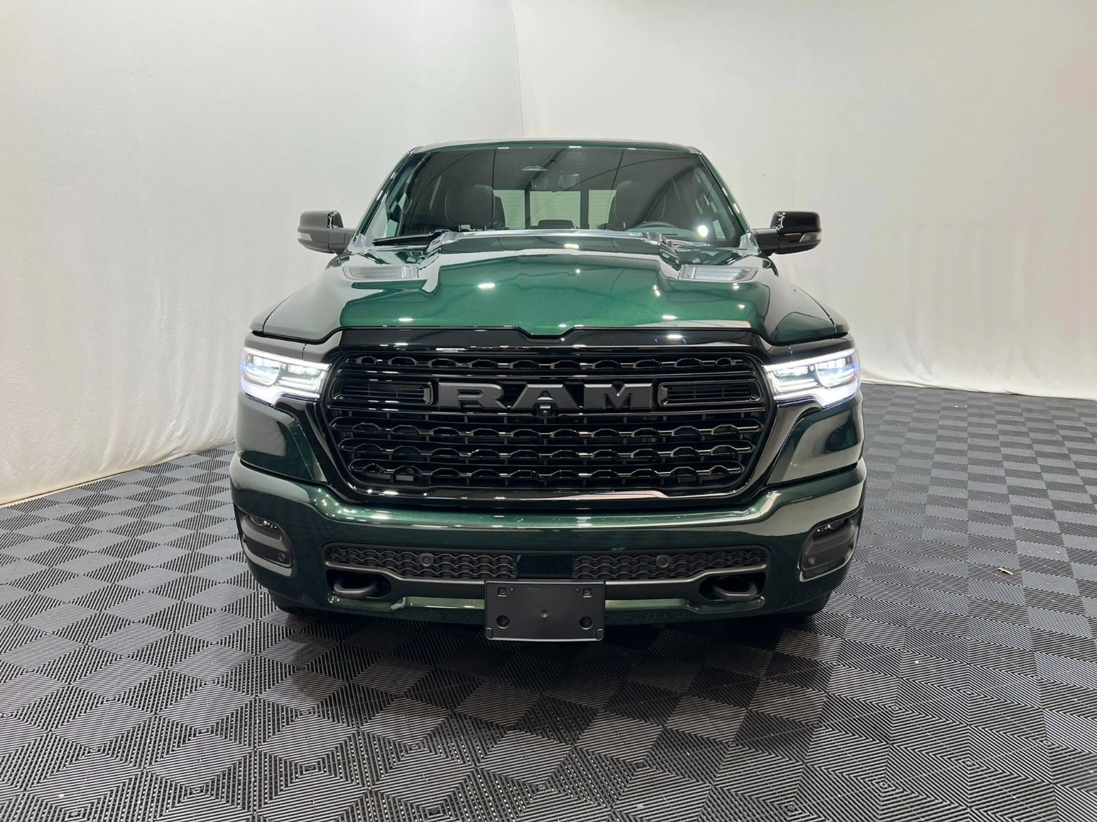 Dodge RAM 1500 Limited Night  5,7L V8 HEMI — photo 5