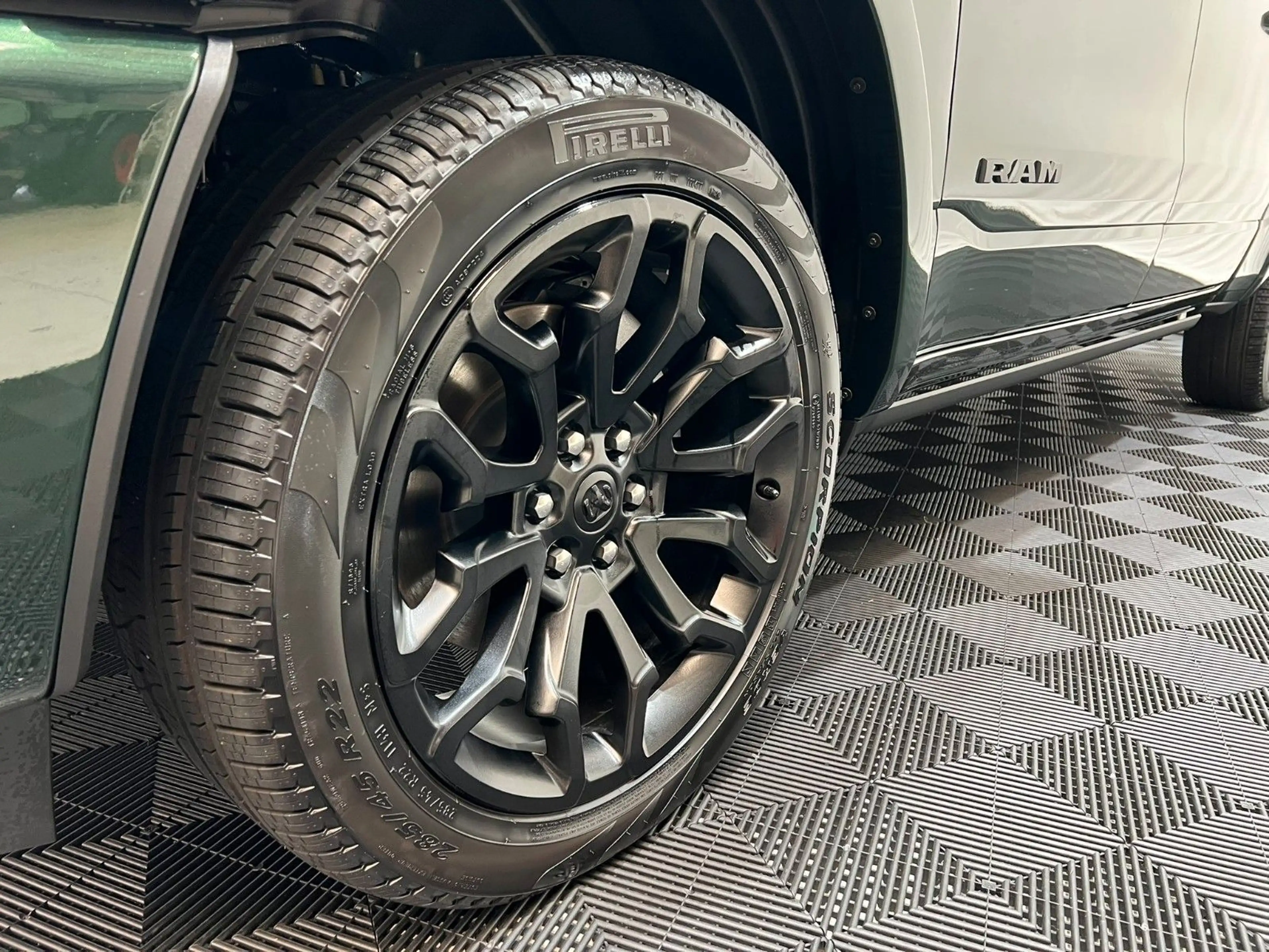 Dodge RAM 1500 Limited Night  5,7L V8 HEMI — photo 12
