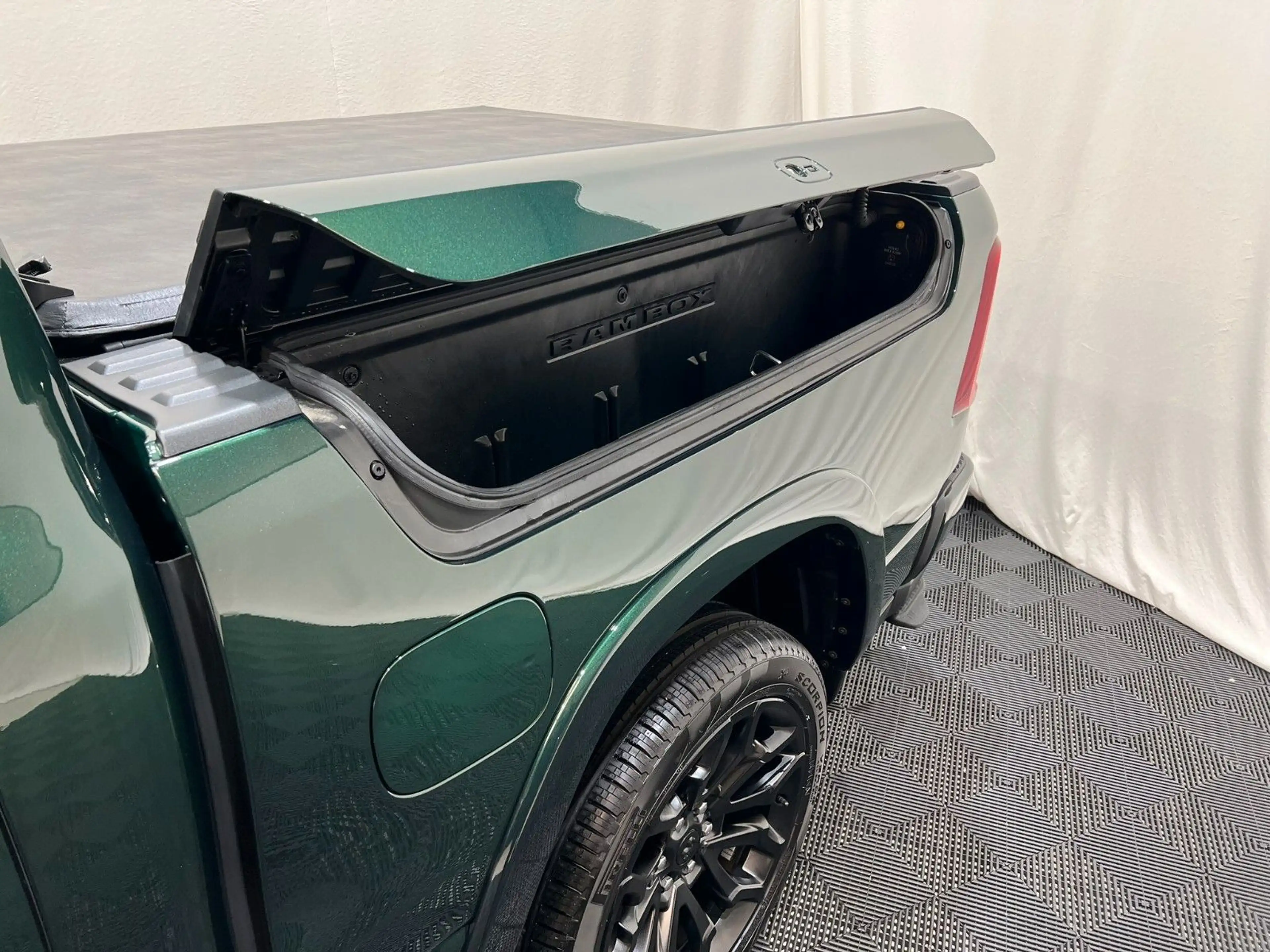 Dodge RAM 1500 Limited Night  5,7L V8 HEMI — photo 8